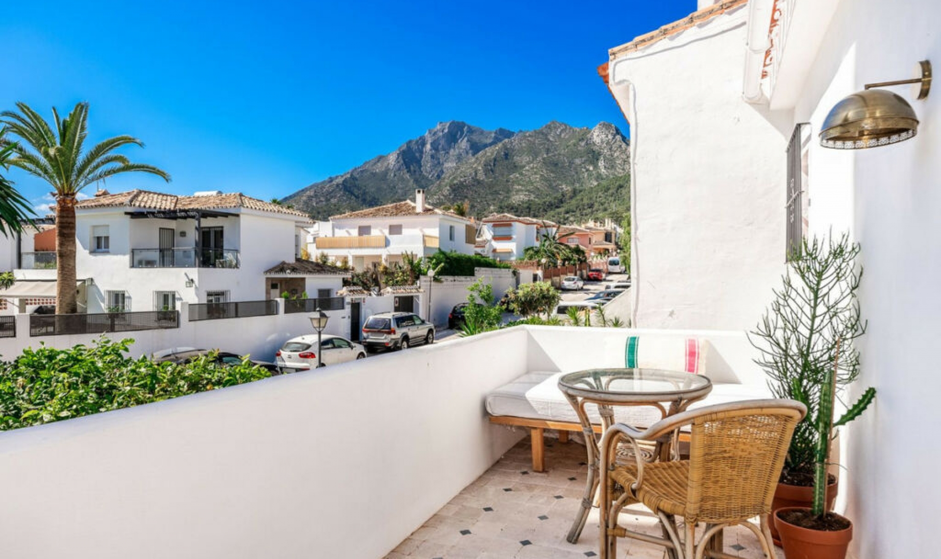 Resale - House -
Marbella