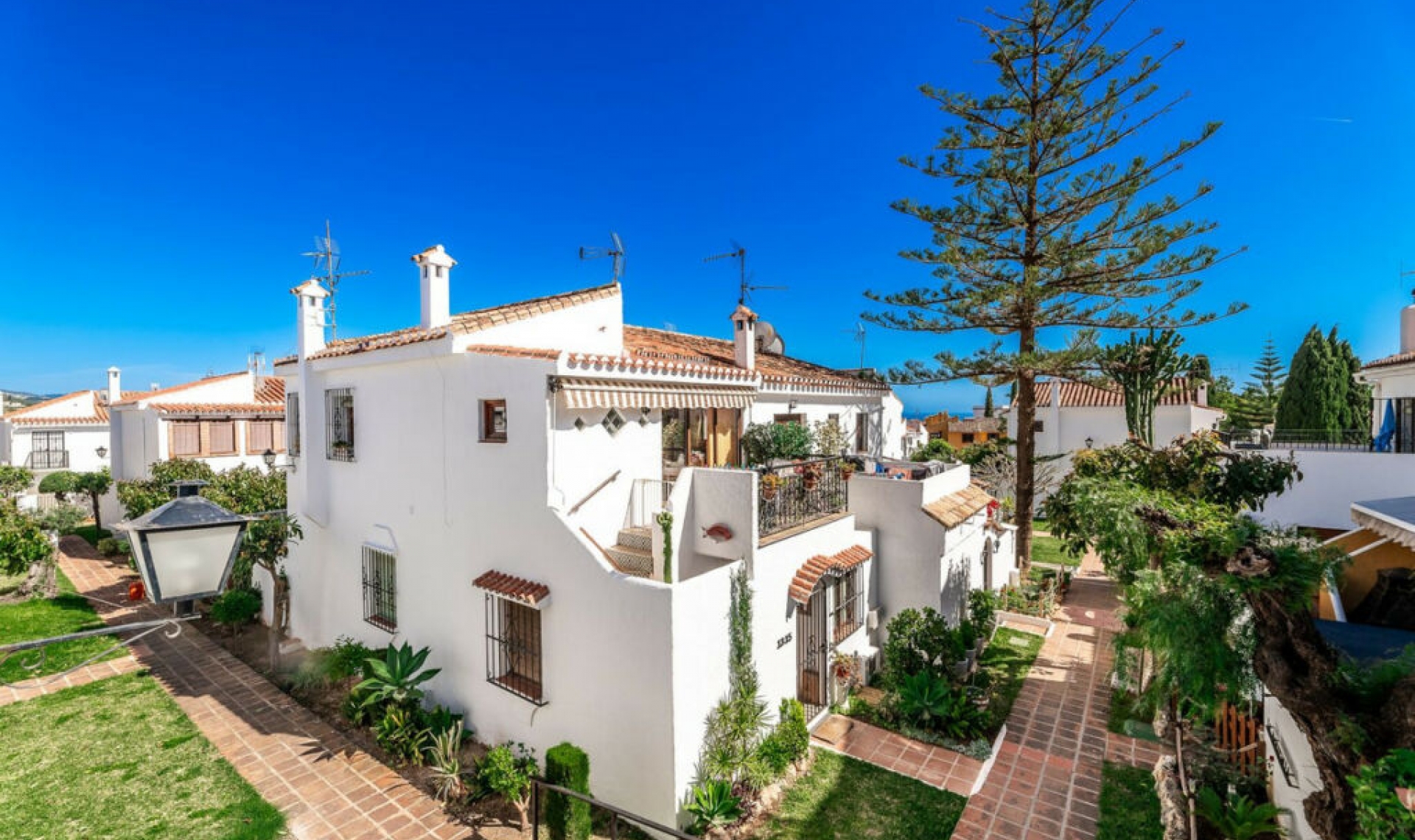 Resale - House -
Marbella