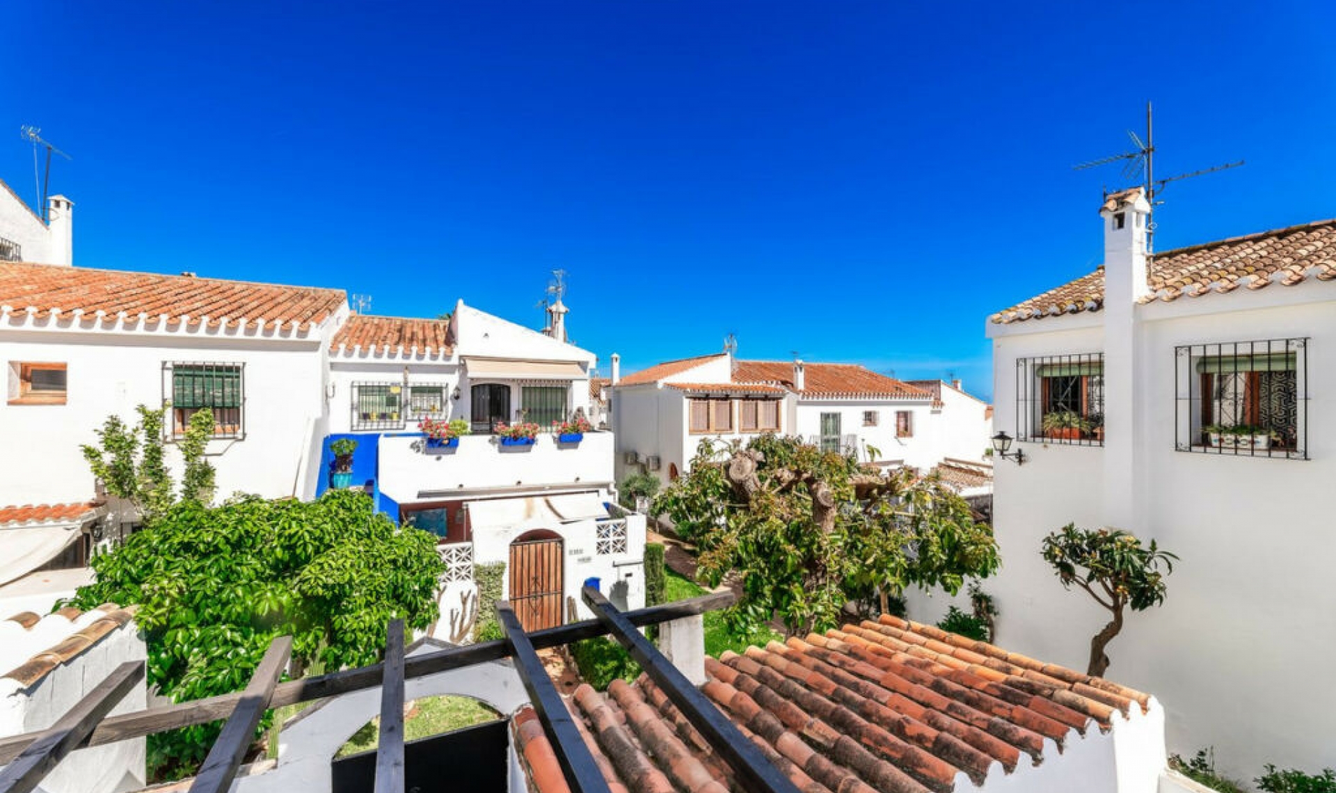 Resale - House -
Marbella