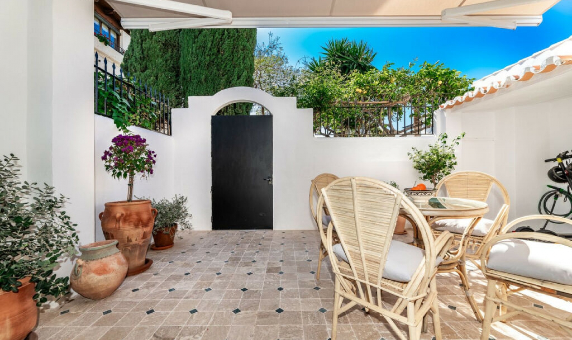 Resale - House -
Marbella