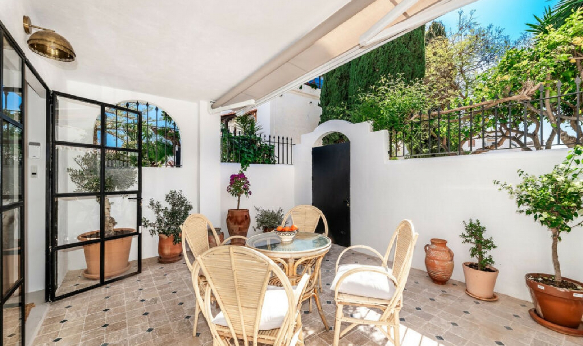 Resale - House -
Marbella