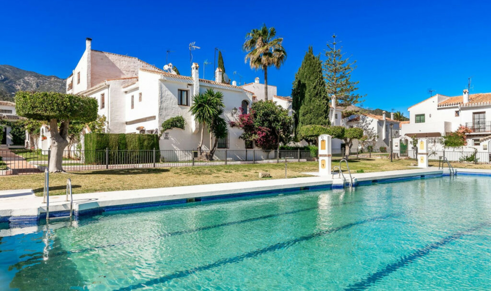 Resale - House -
Marbella