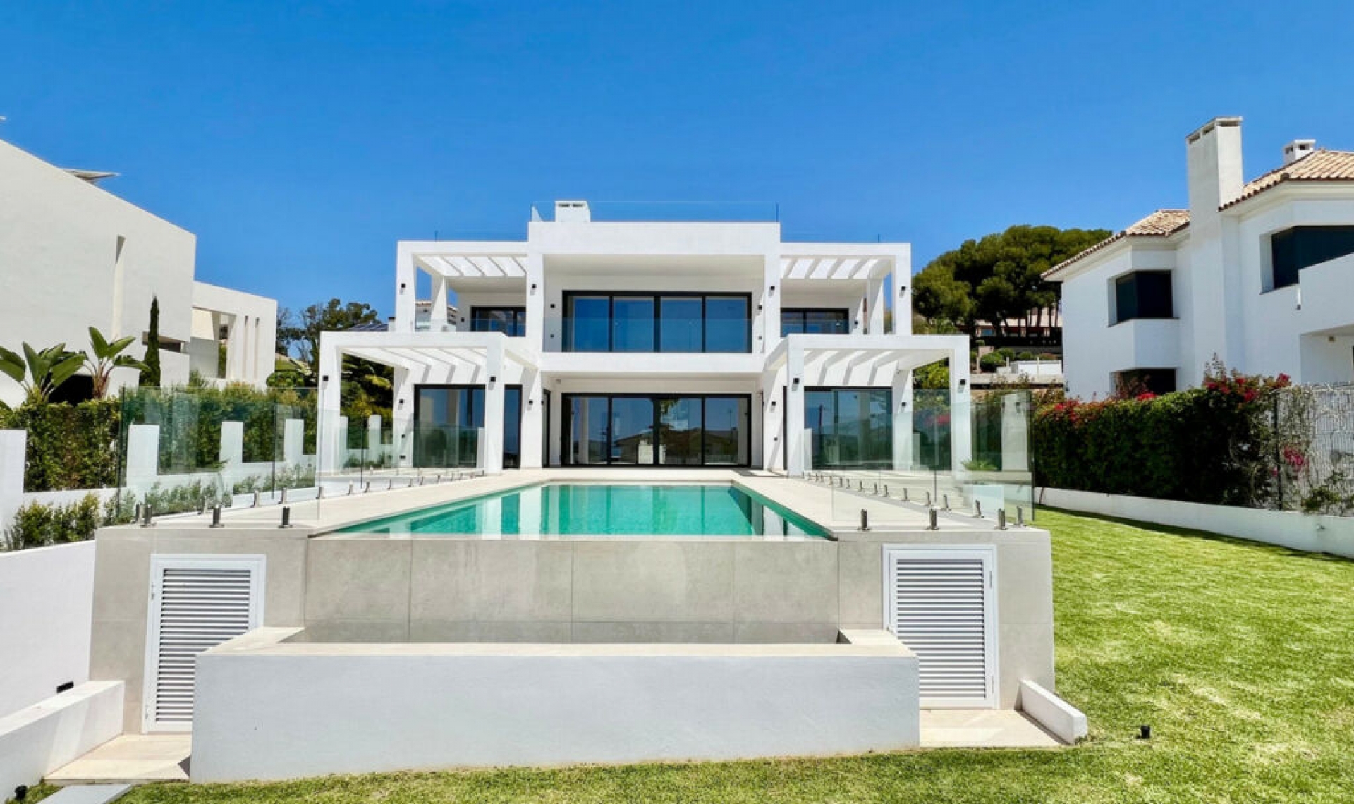 Resale - House -
Marbella