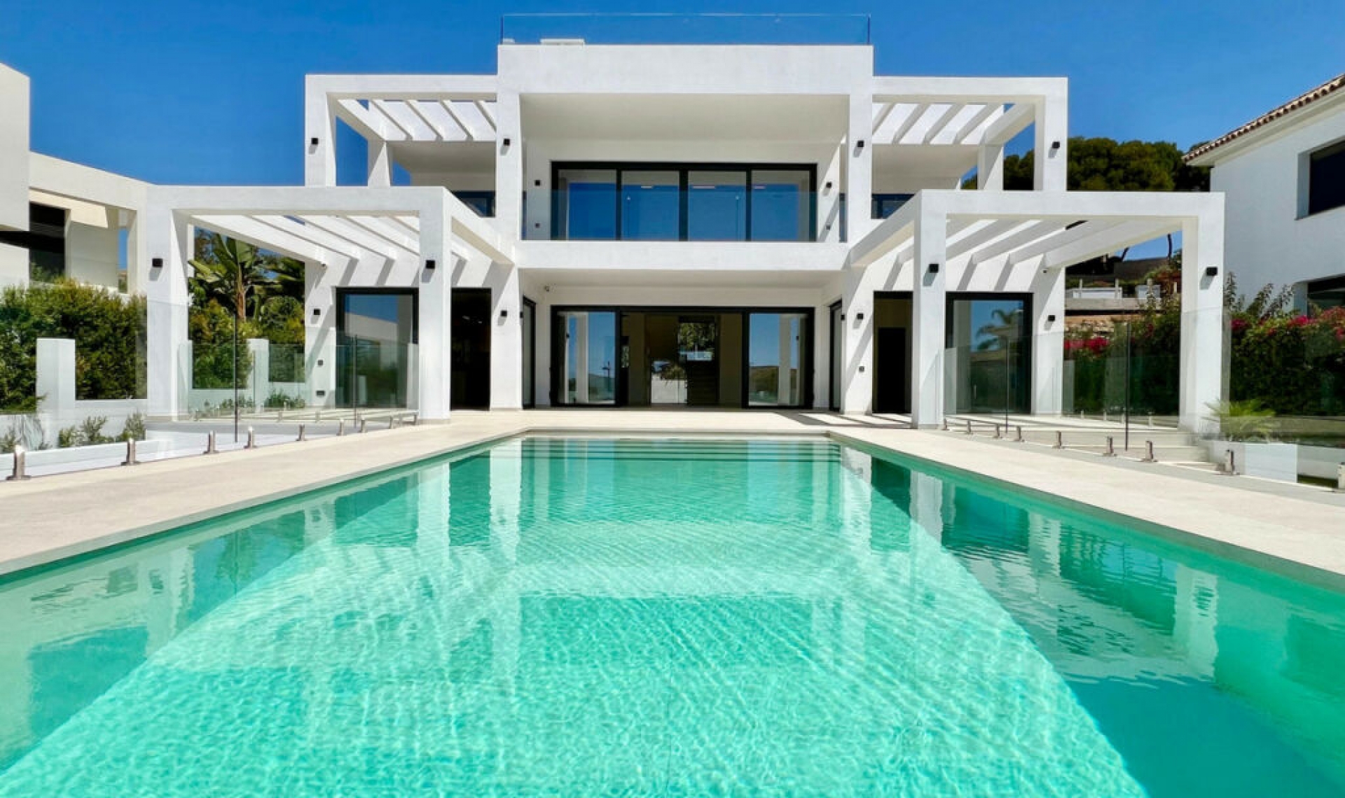 Resale - House -
Marbella