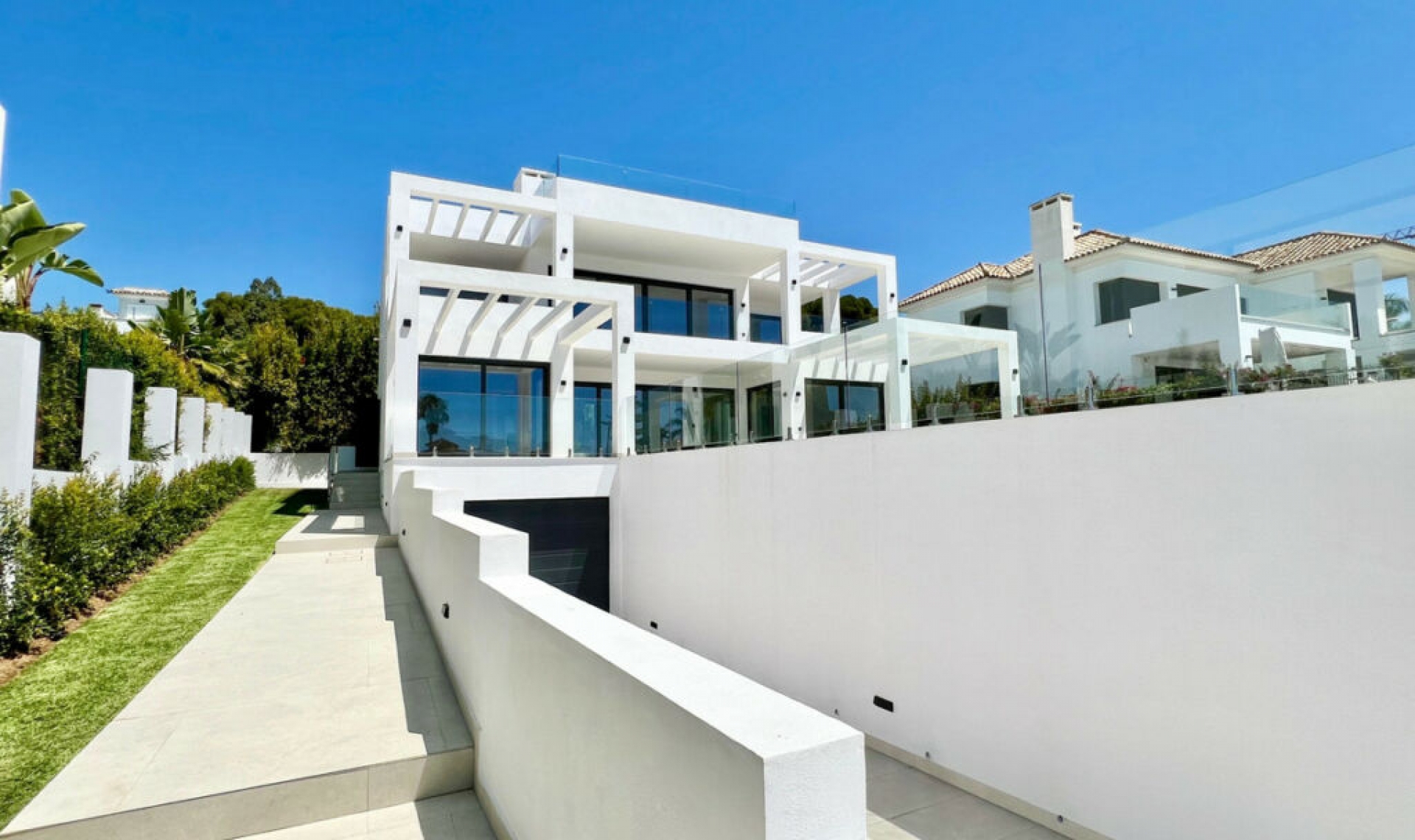 Resale - House -
Marbella