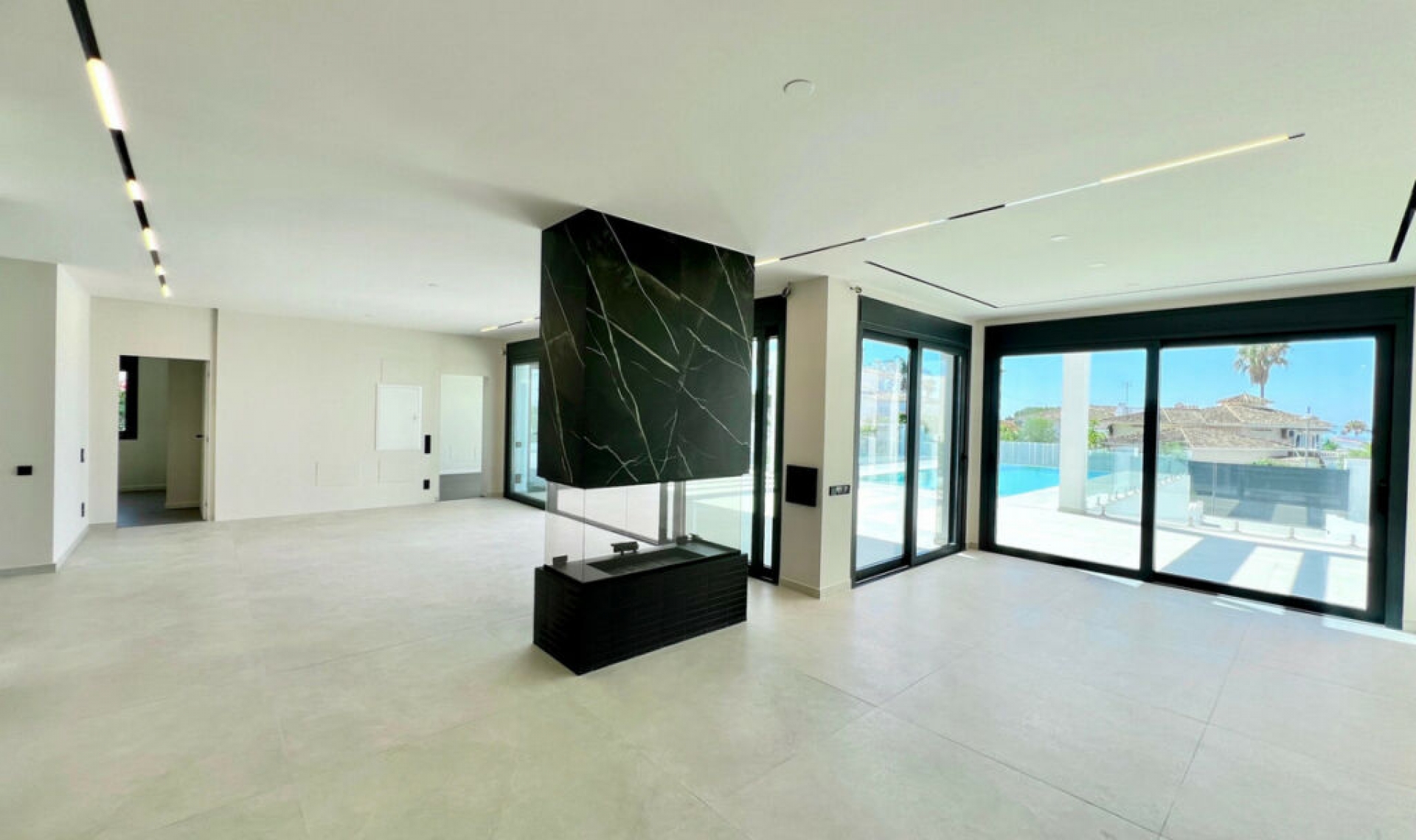 Resale - House -
Marbella