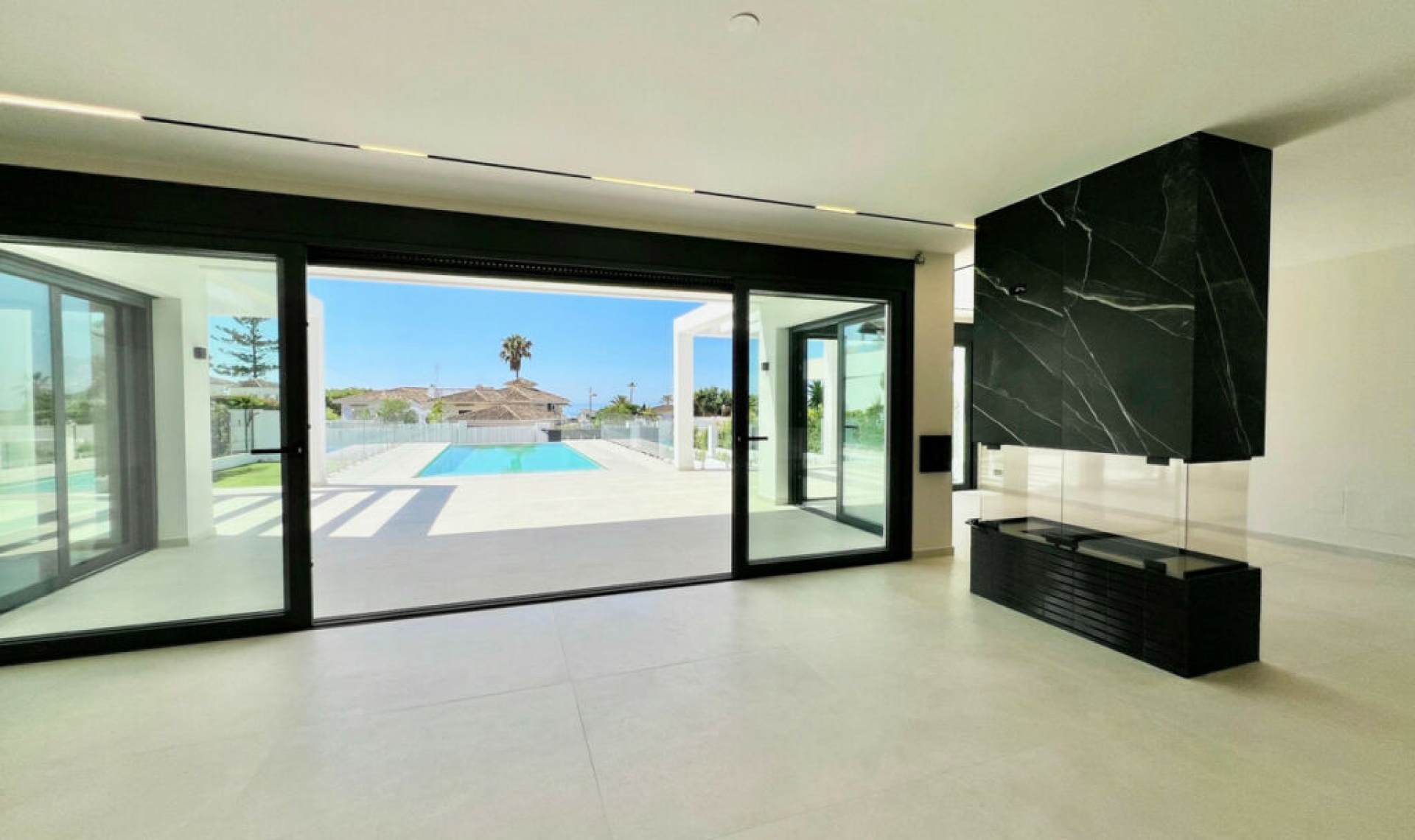 Resale - House -
Marbella