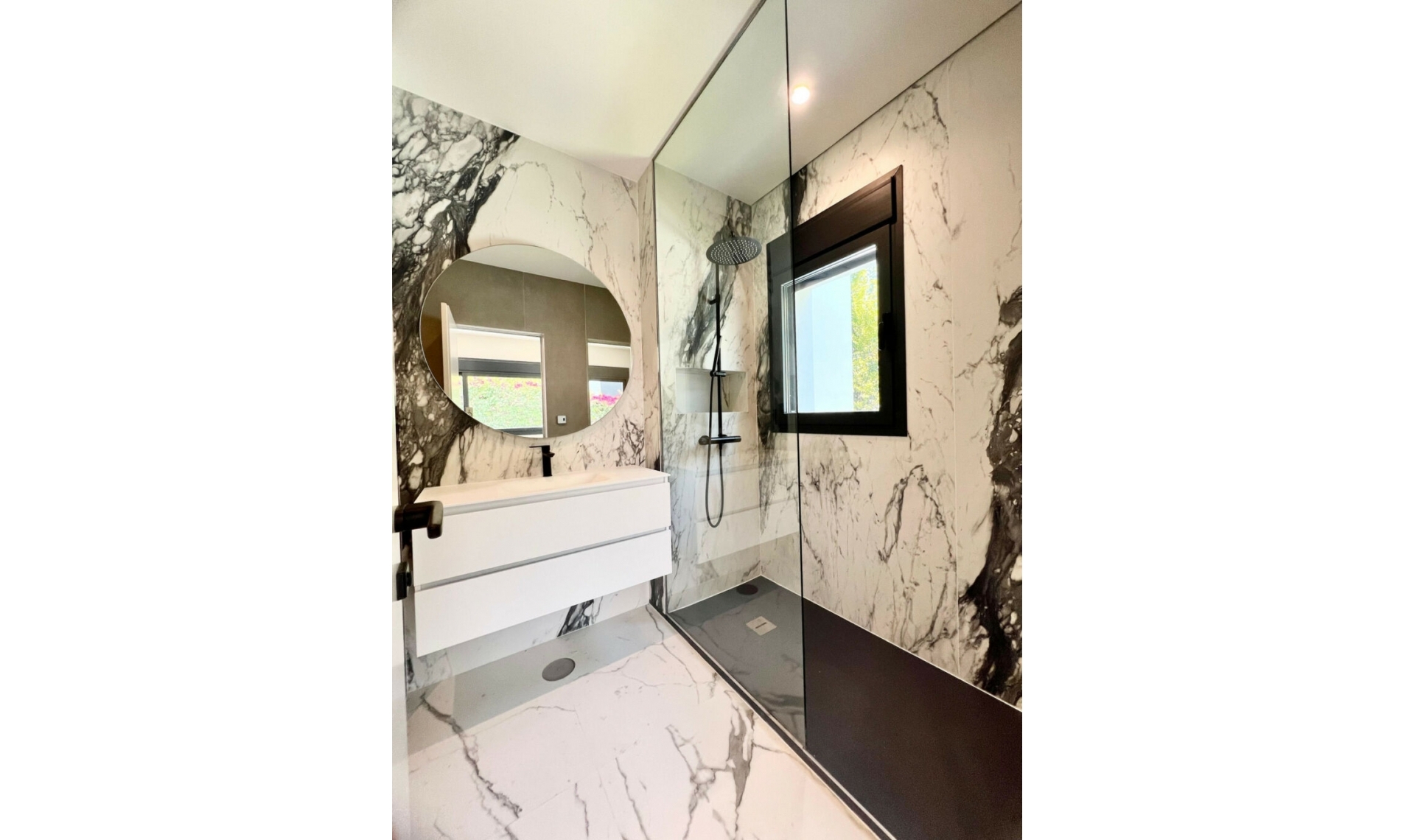 Resale - House -
Marbella