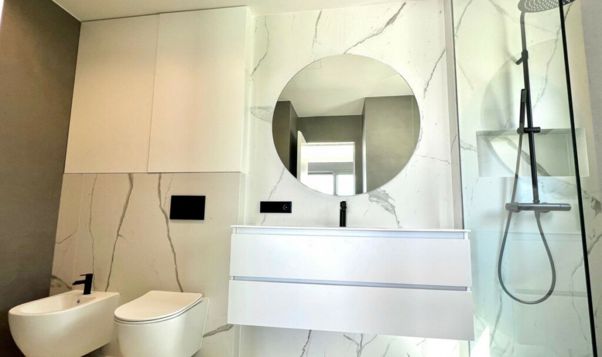 Resale - House -
Marbella