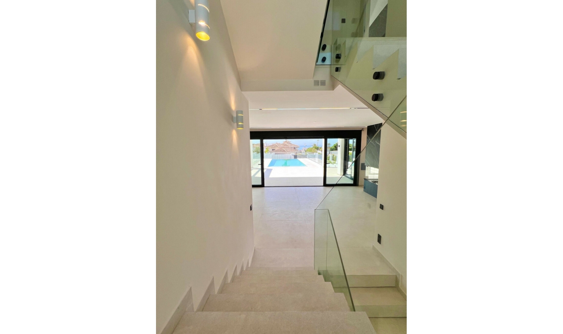 Resale - House -
Marbella