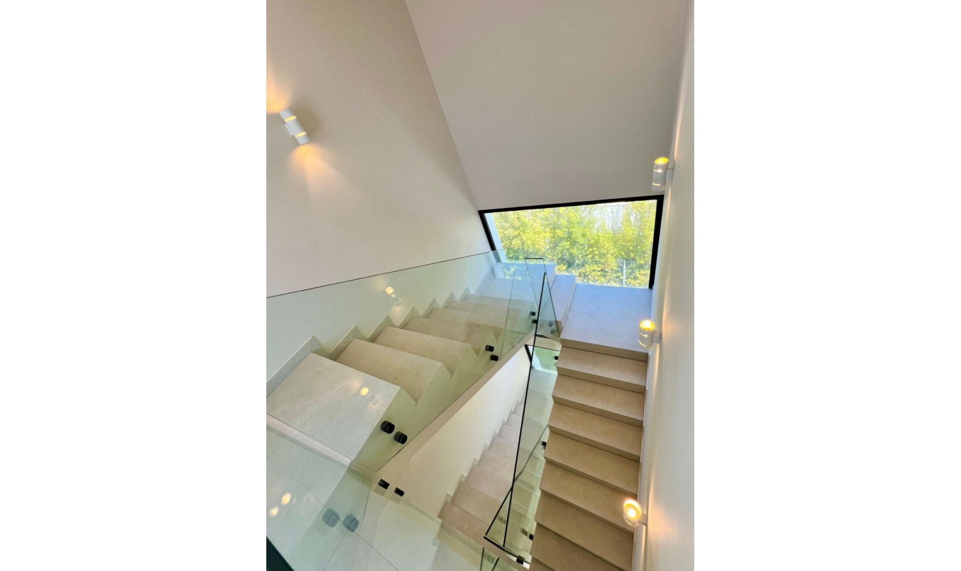 Resale - House -
Marbella