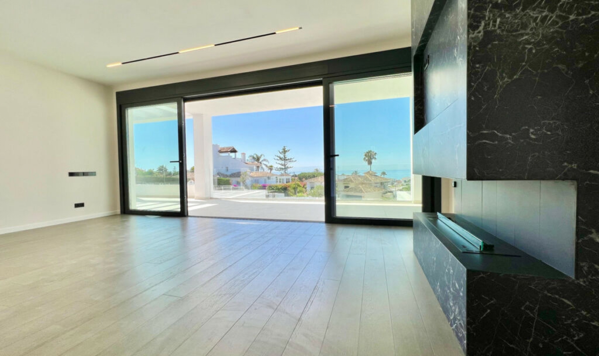 Resale - House -
Marbella