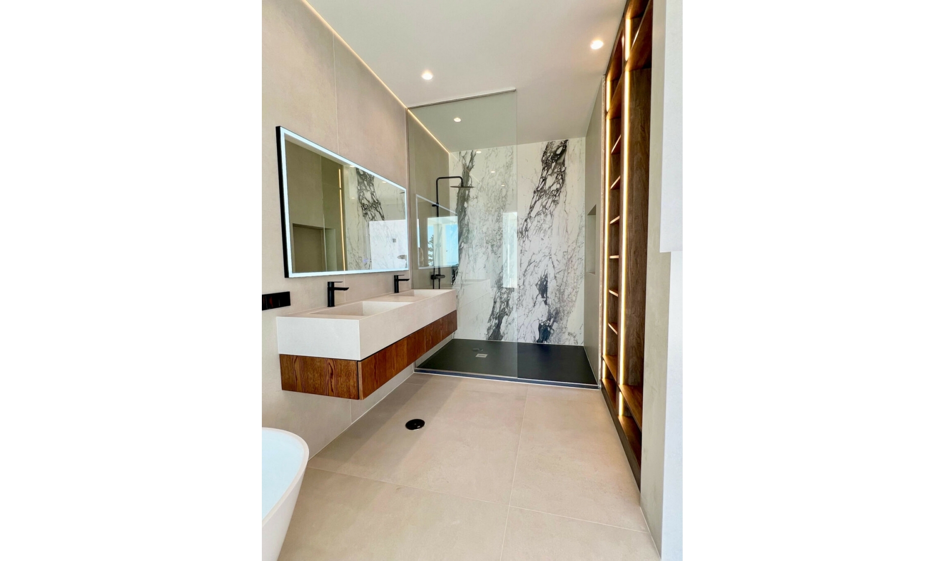 Resale - House -
Marbella