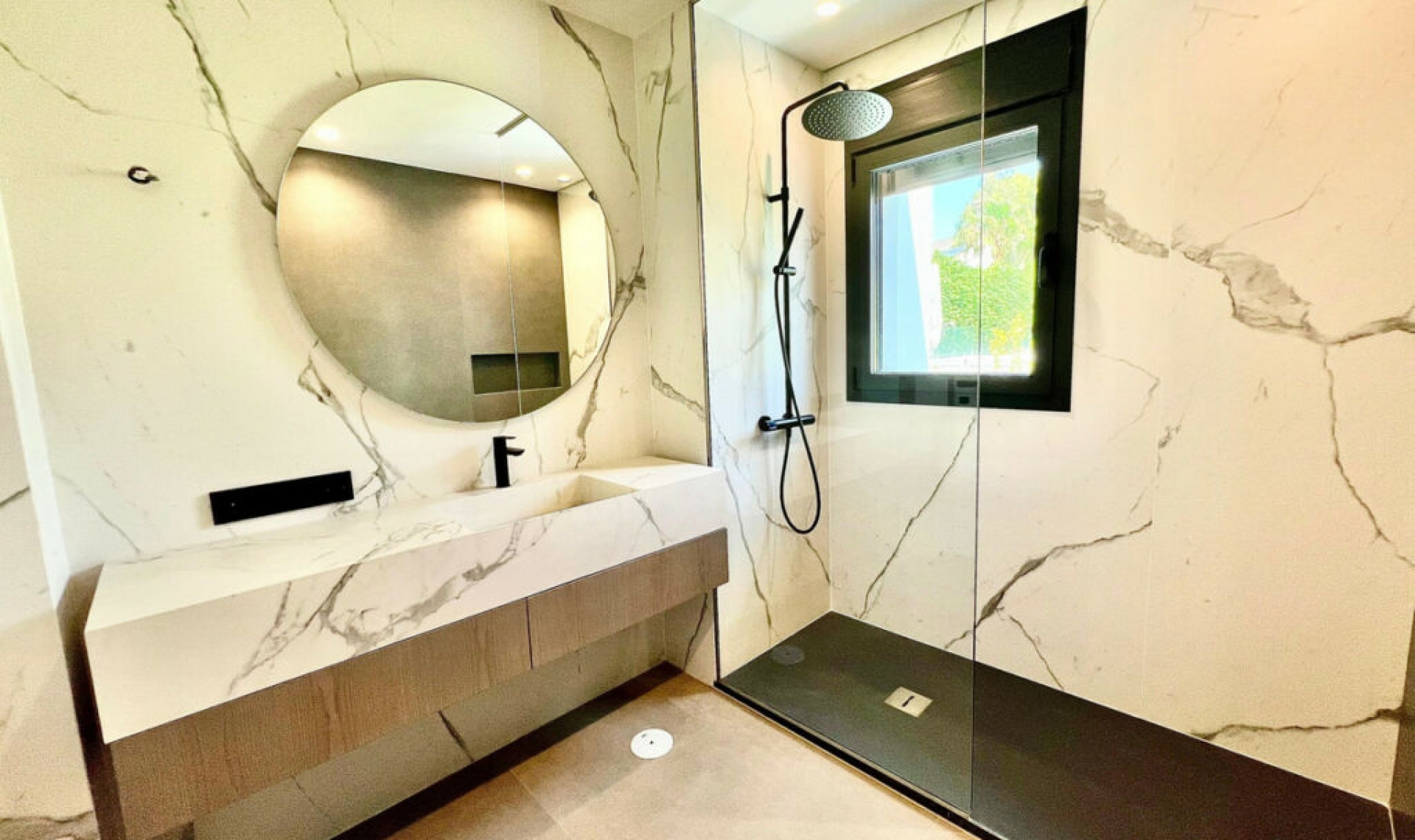 Resale - House -
Marbella