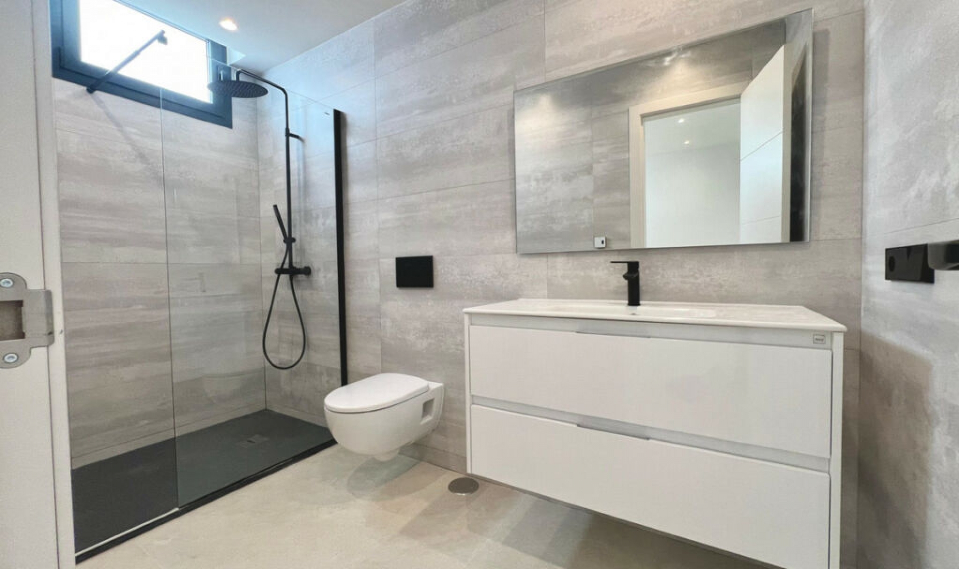 Resale - House -
Marbella