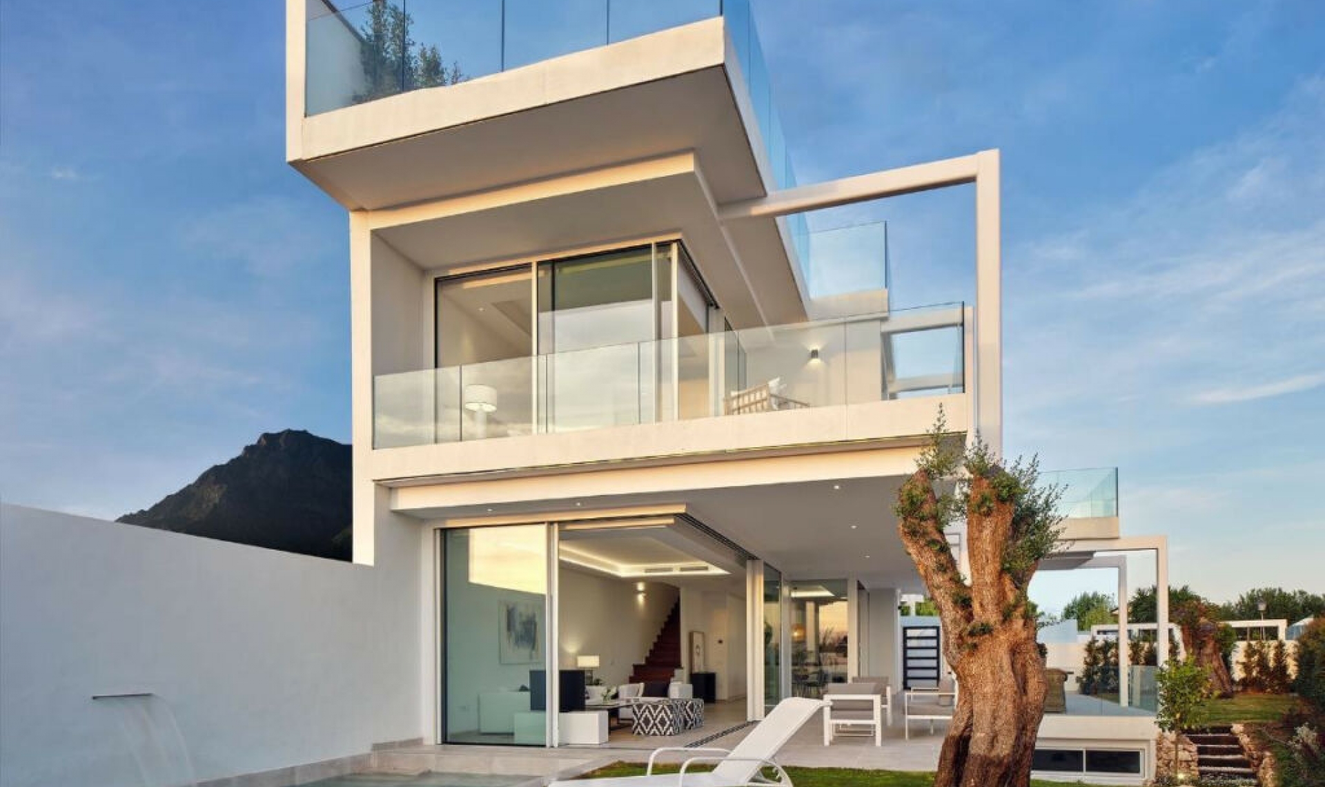 Resale - House -
Marbella