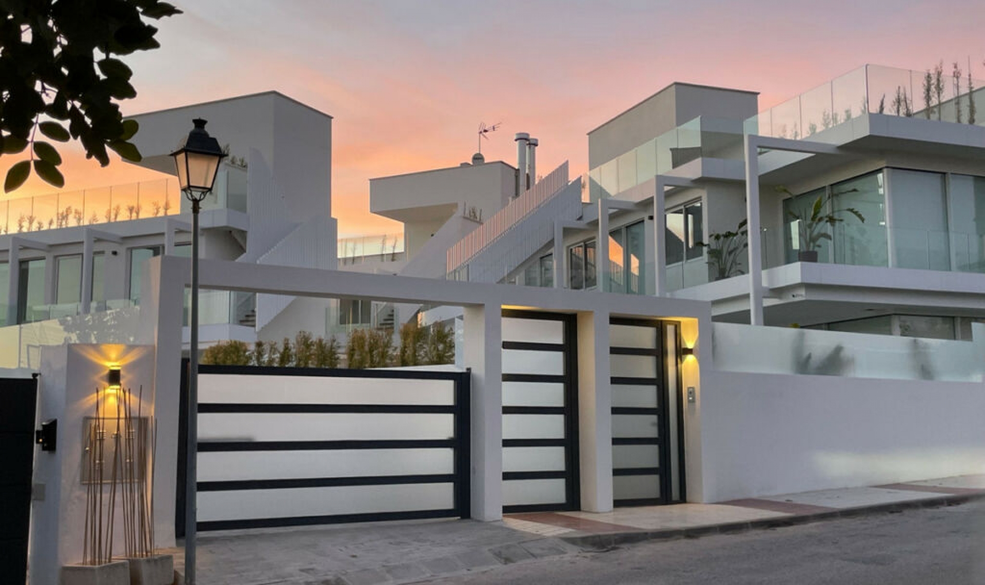 Resale - House -
Marbella