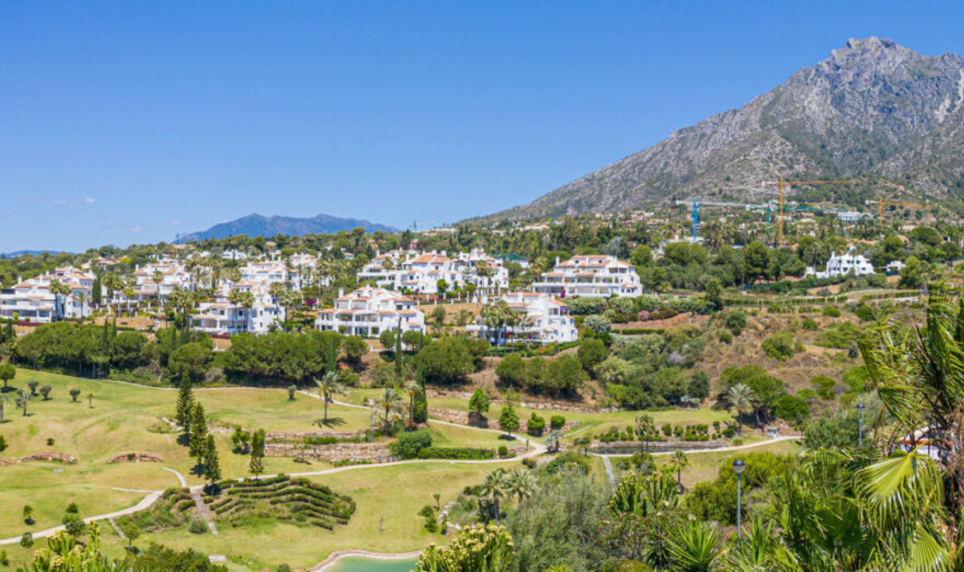 Resale - House -
Marbella