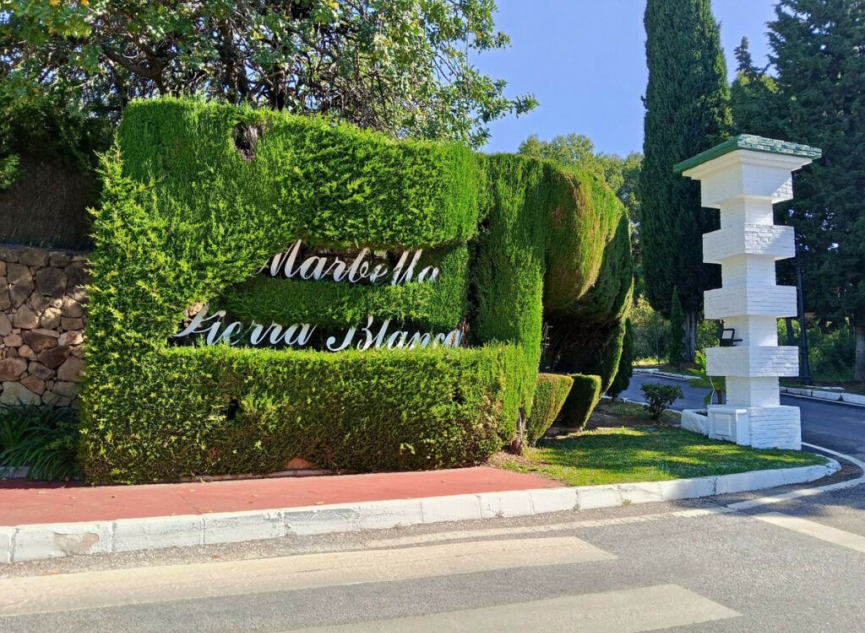 Resale - House -
Marbella
