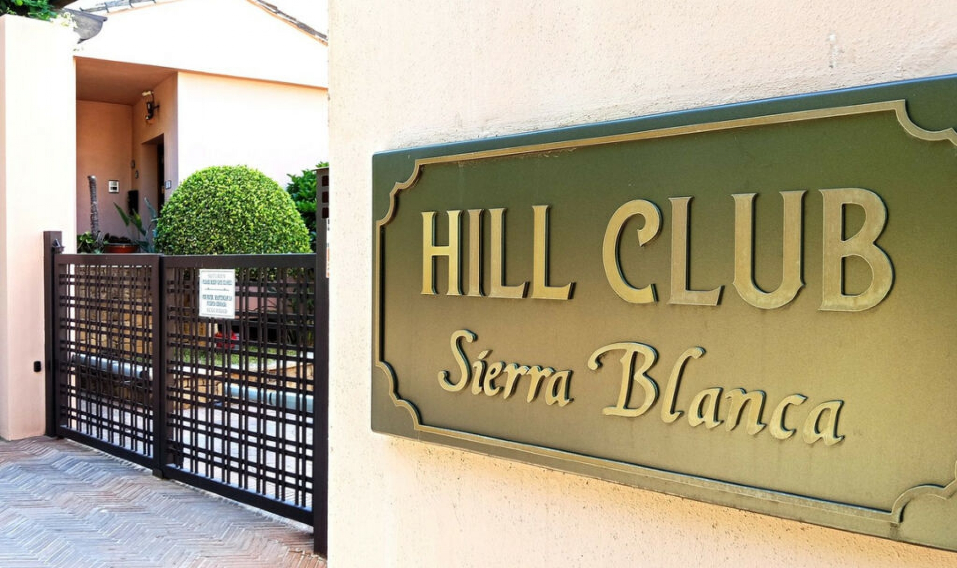 Resale - House -
Marbella