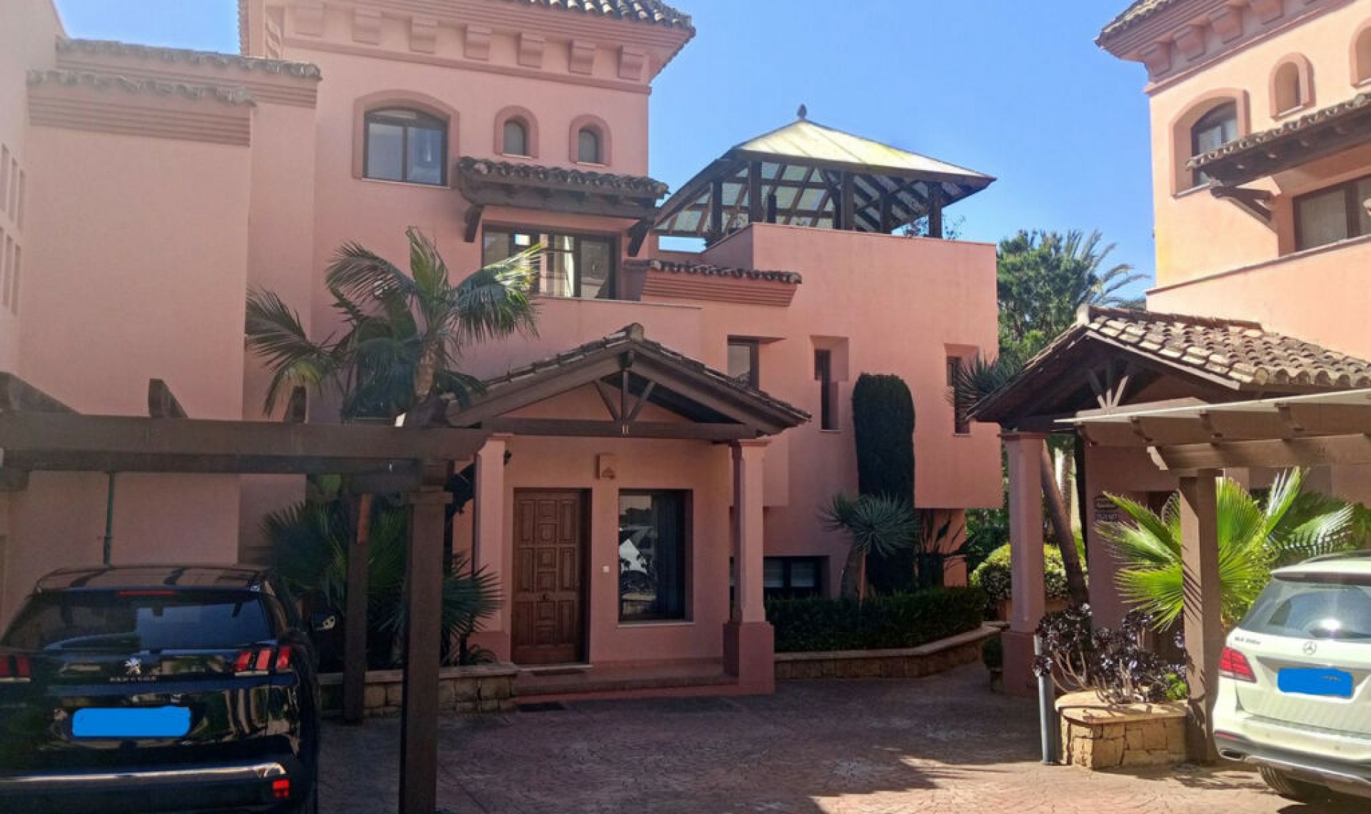 Resale - House -
Marbella