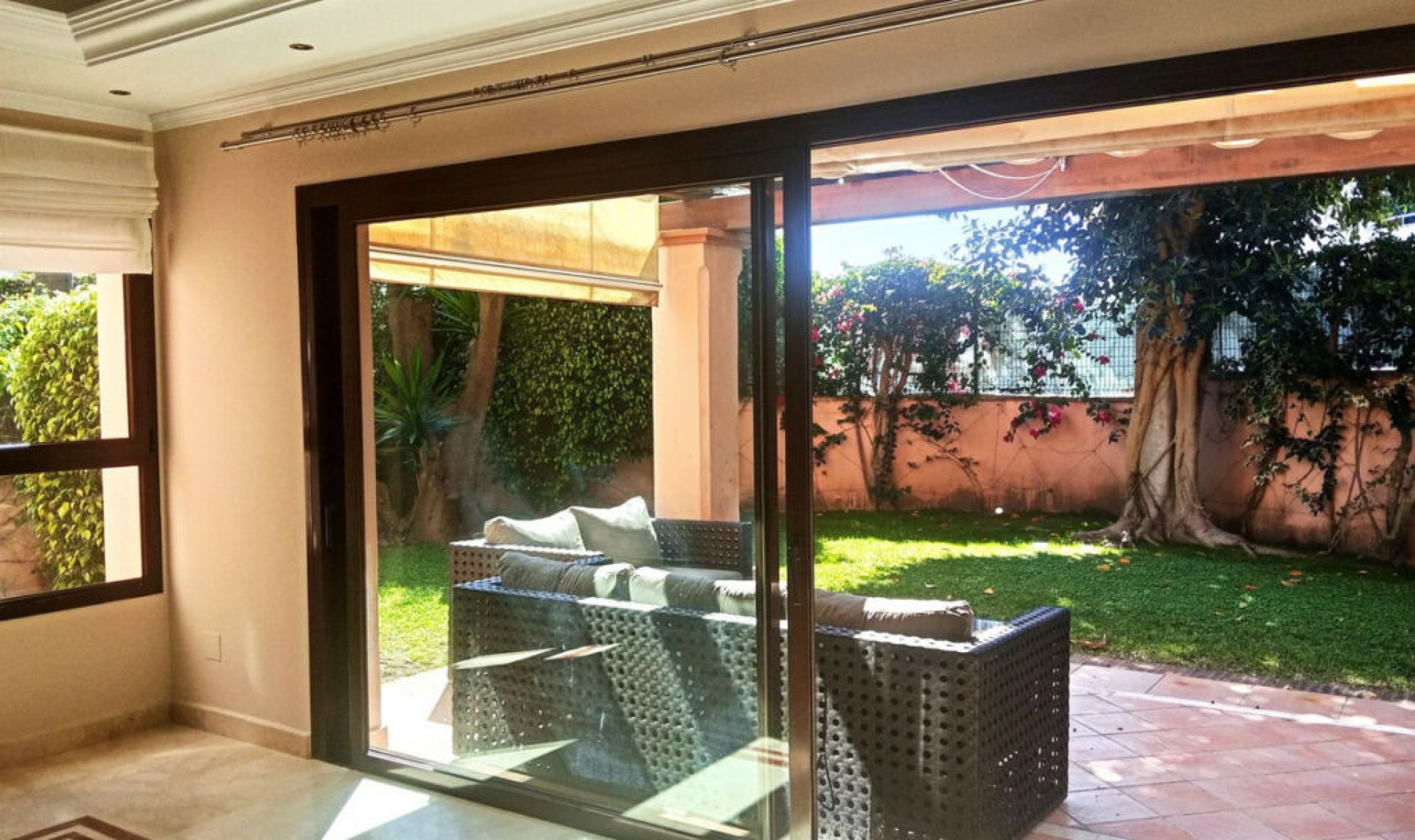 Resale - House -
Marbella