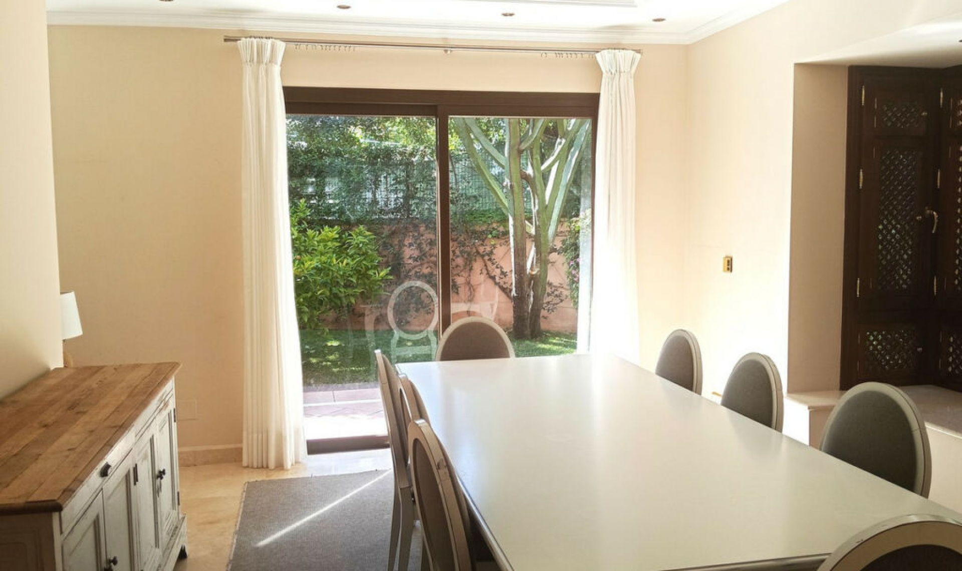 Resale - House -
Marbella