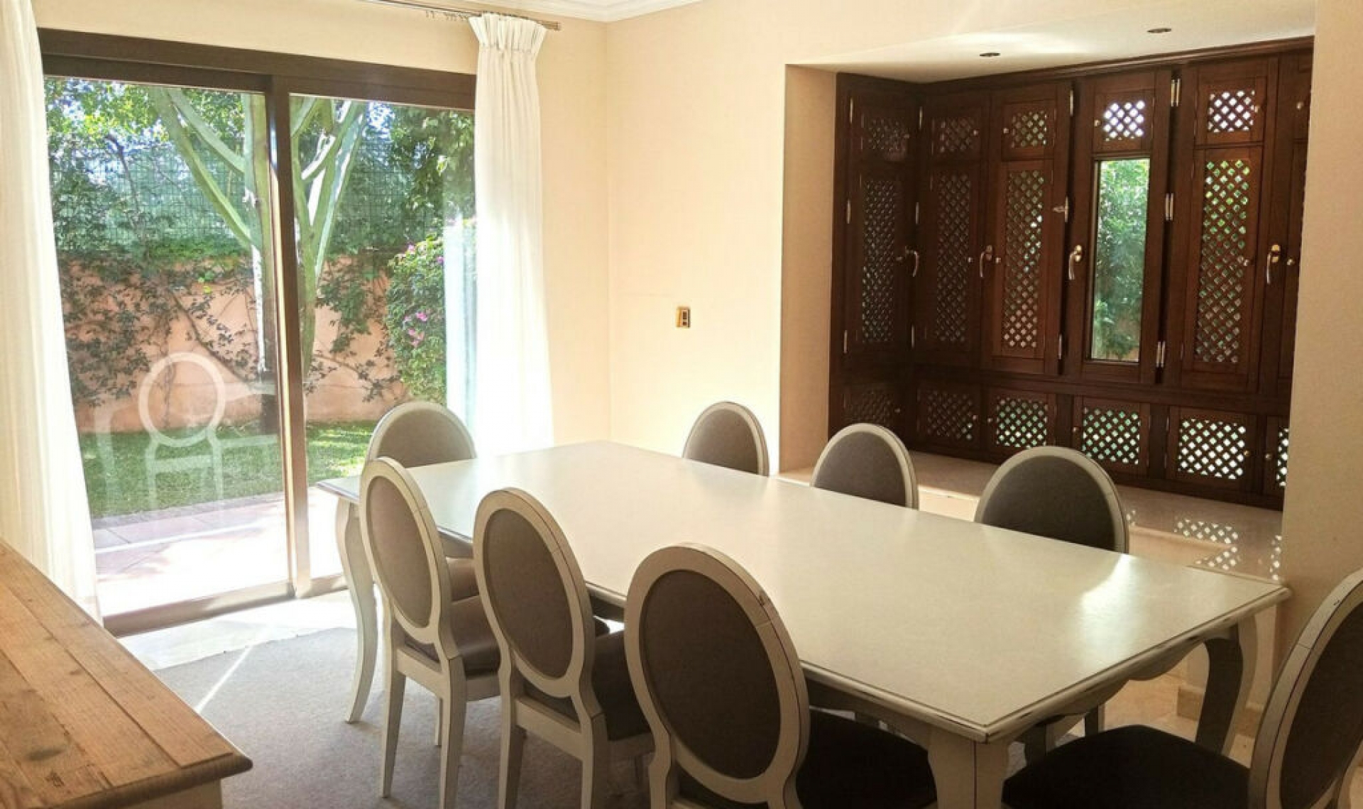 Resale - House -
Marbella