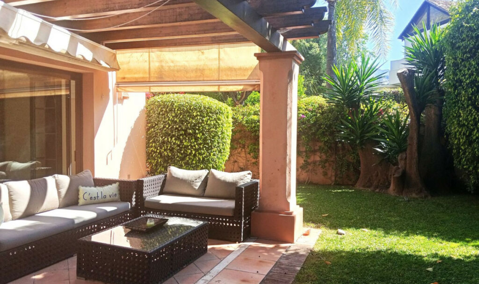Resale - House -
Marbella