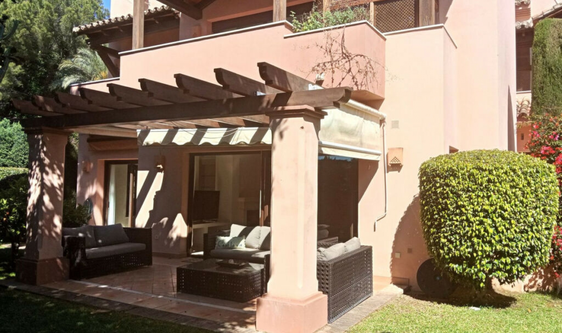 Resale - House -
Marbella