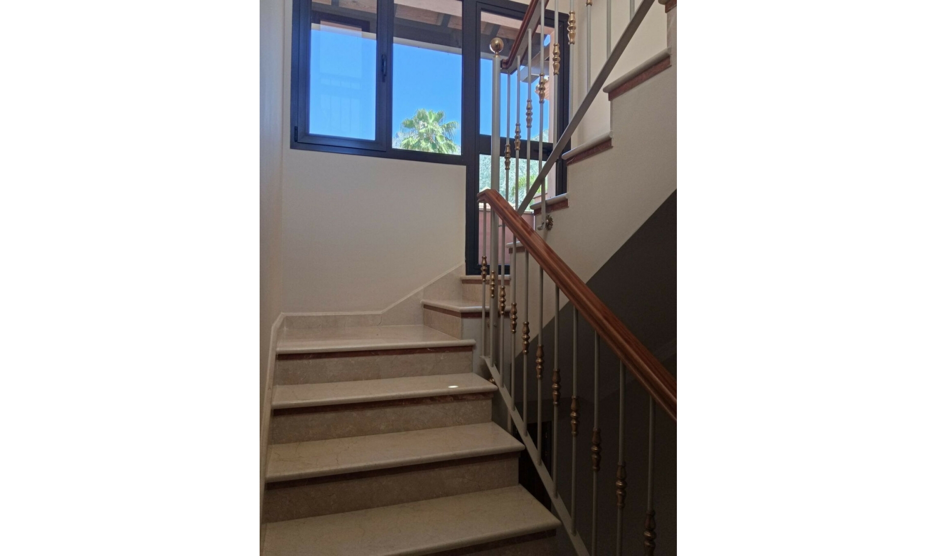 Resale - House -
Marbella