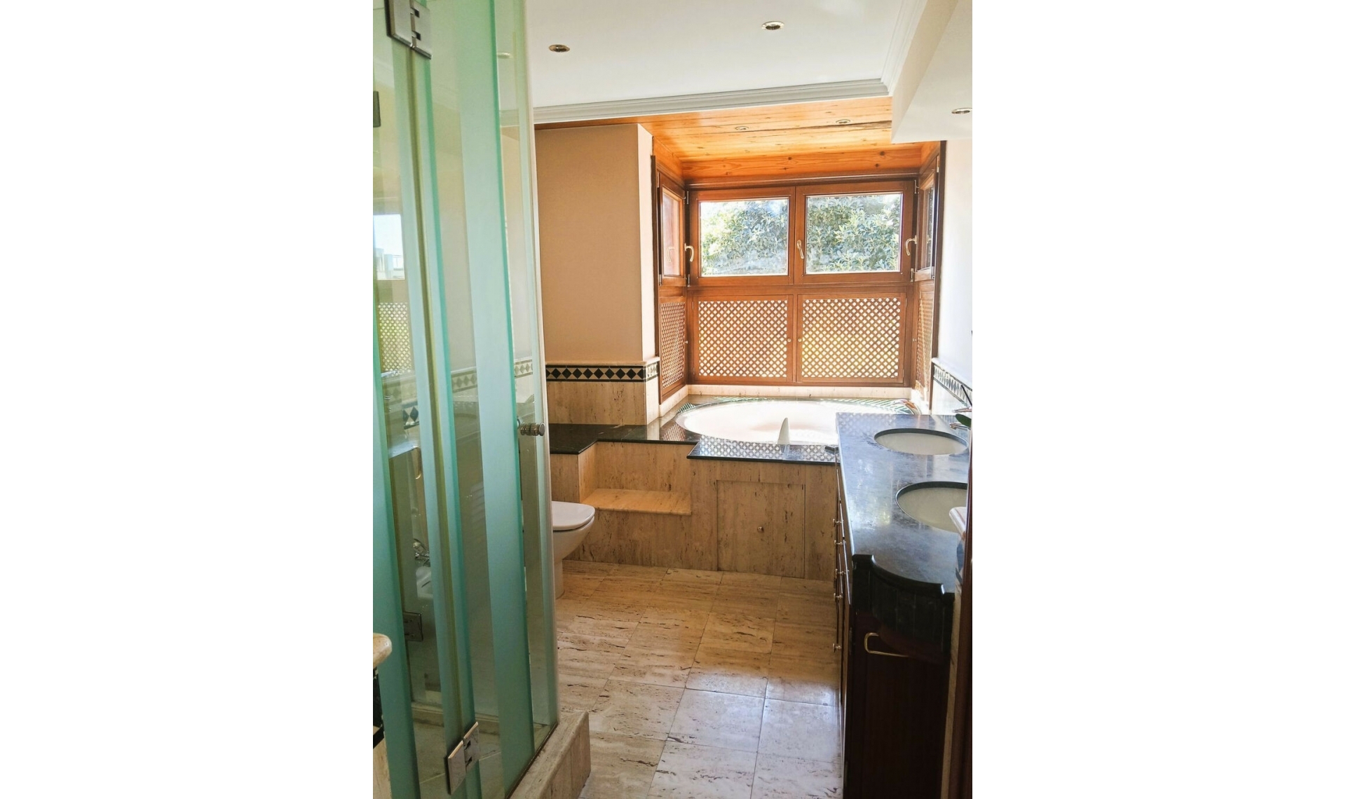 Resale - House -
Marbella