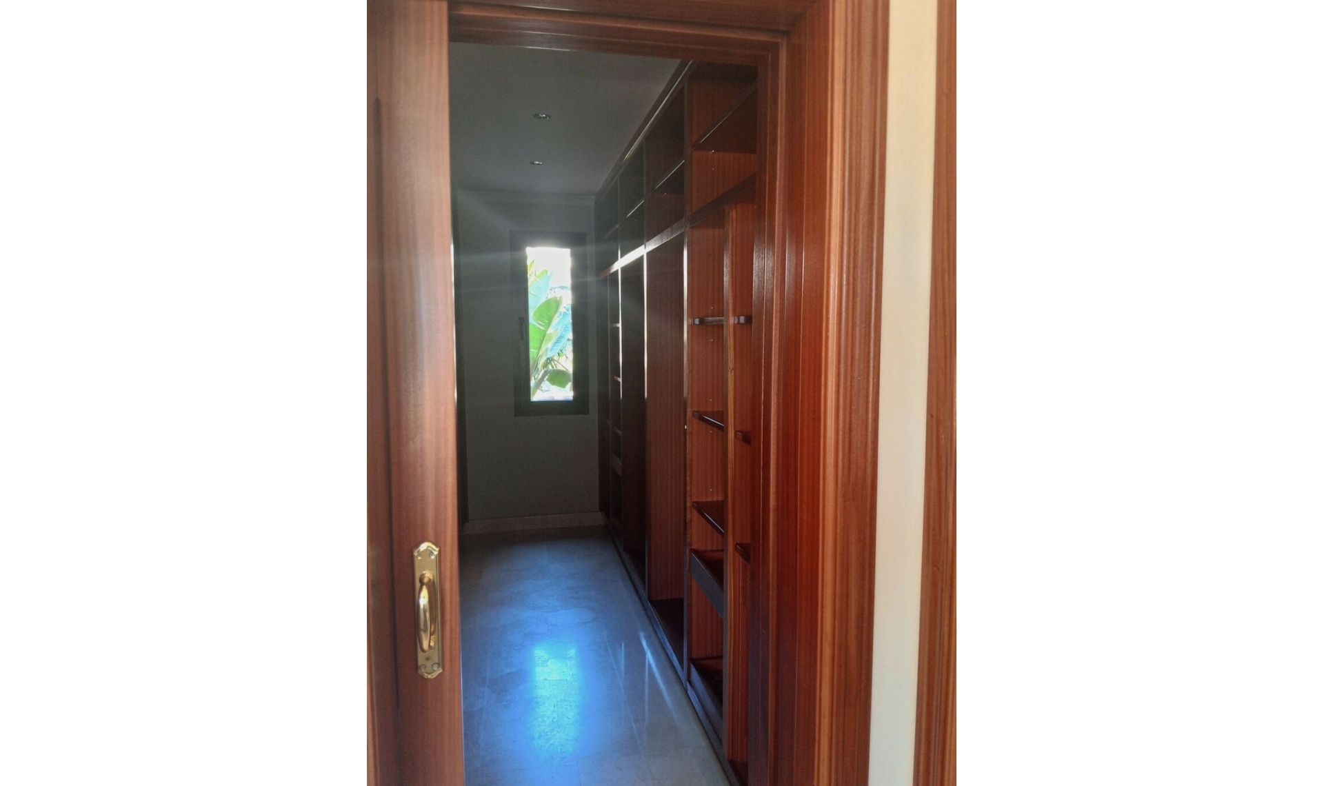 Resale - House -
Marbella