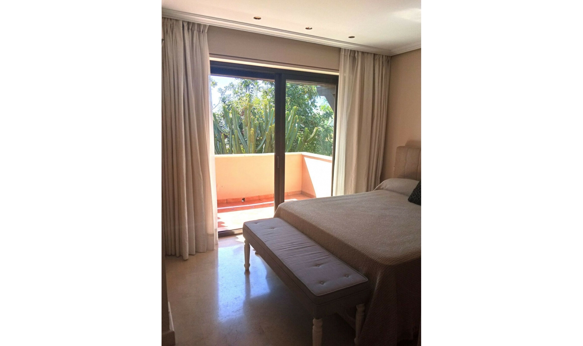 Resale - House -
Marbella