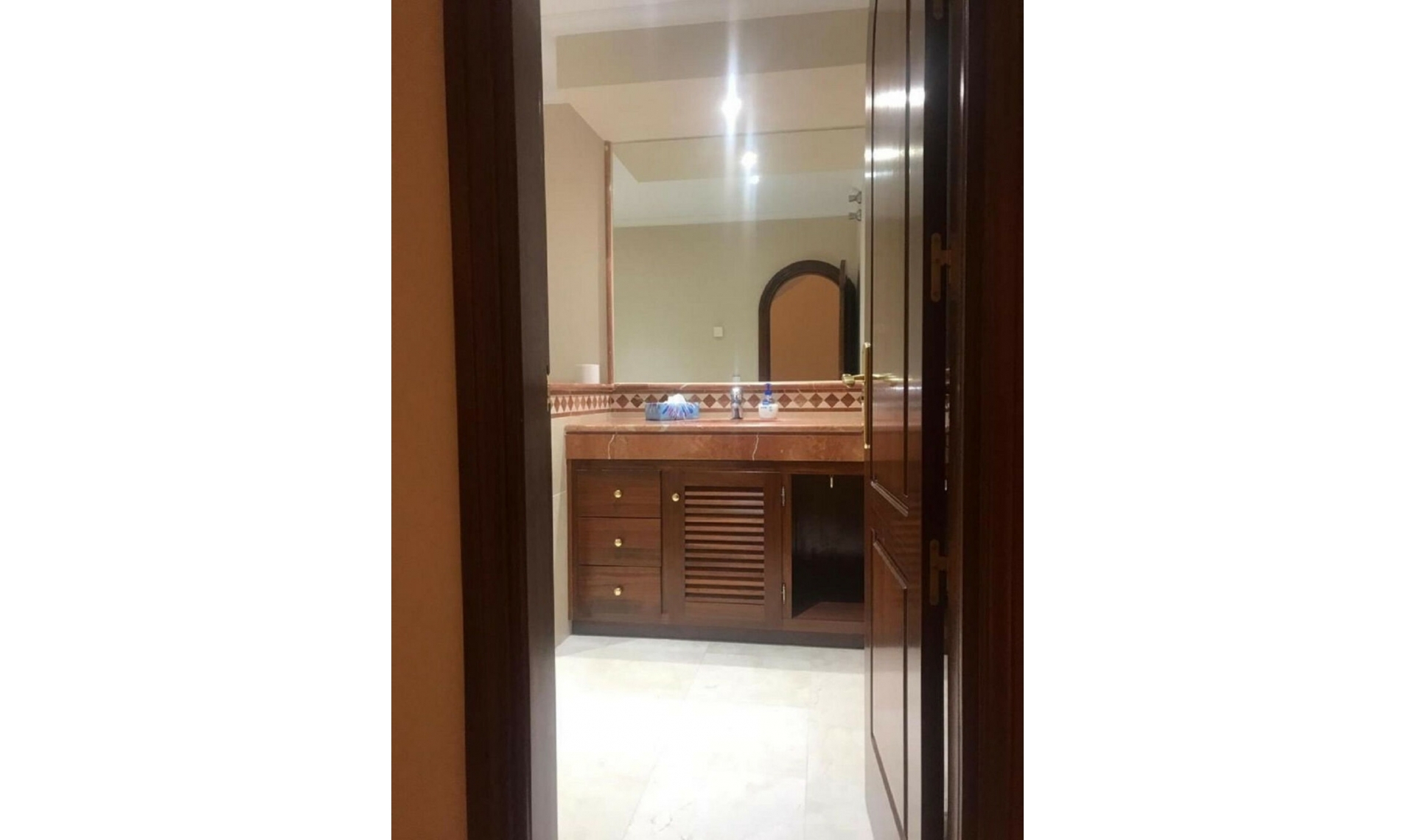 Resale - House -
Marbella