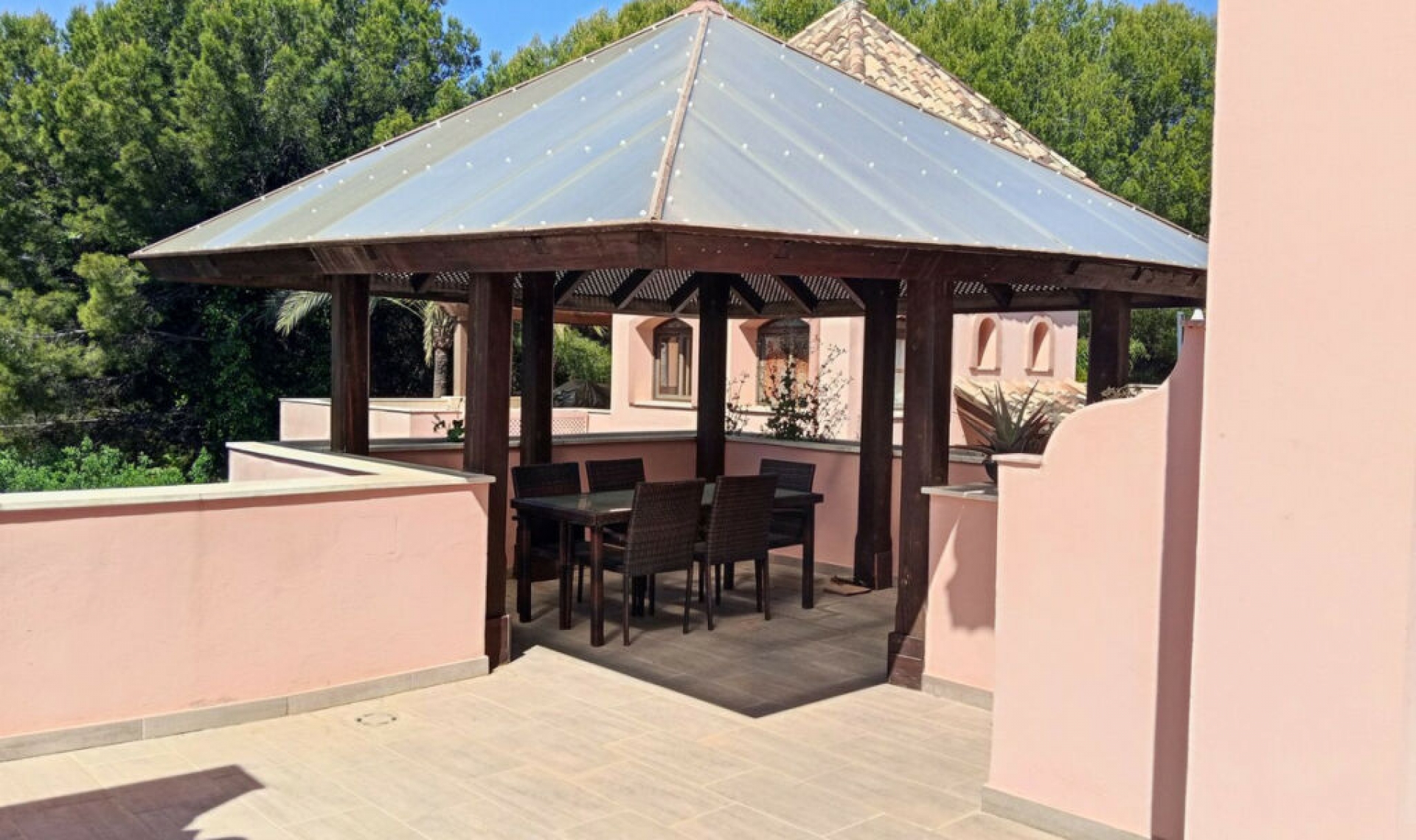 Resale - House -
Marbella