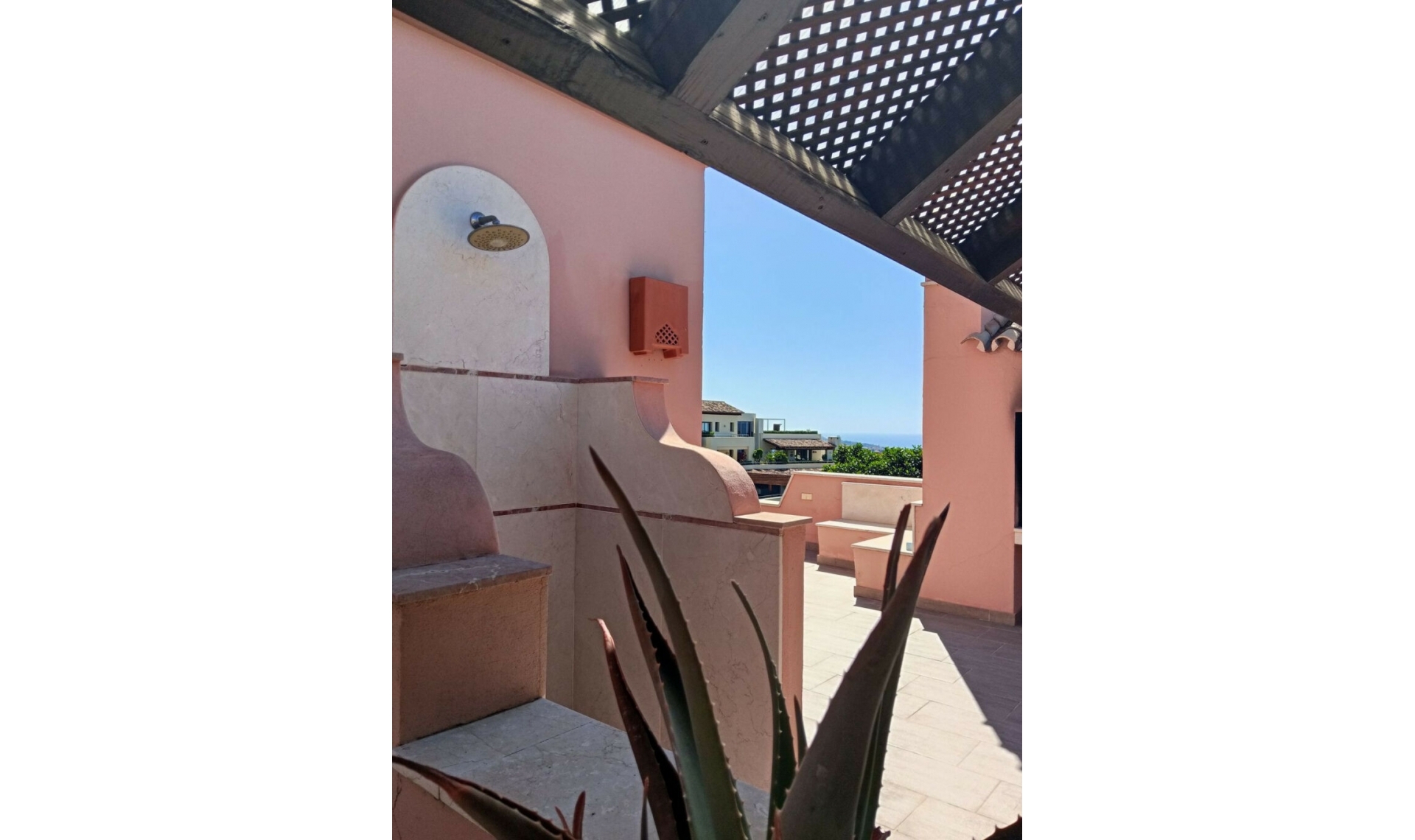 Resale - House -
Marbella