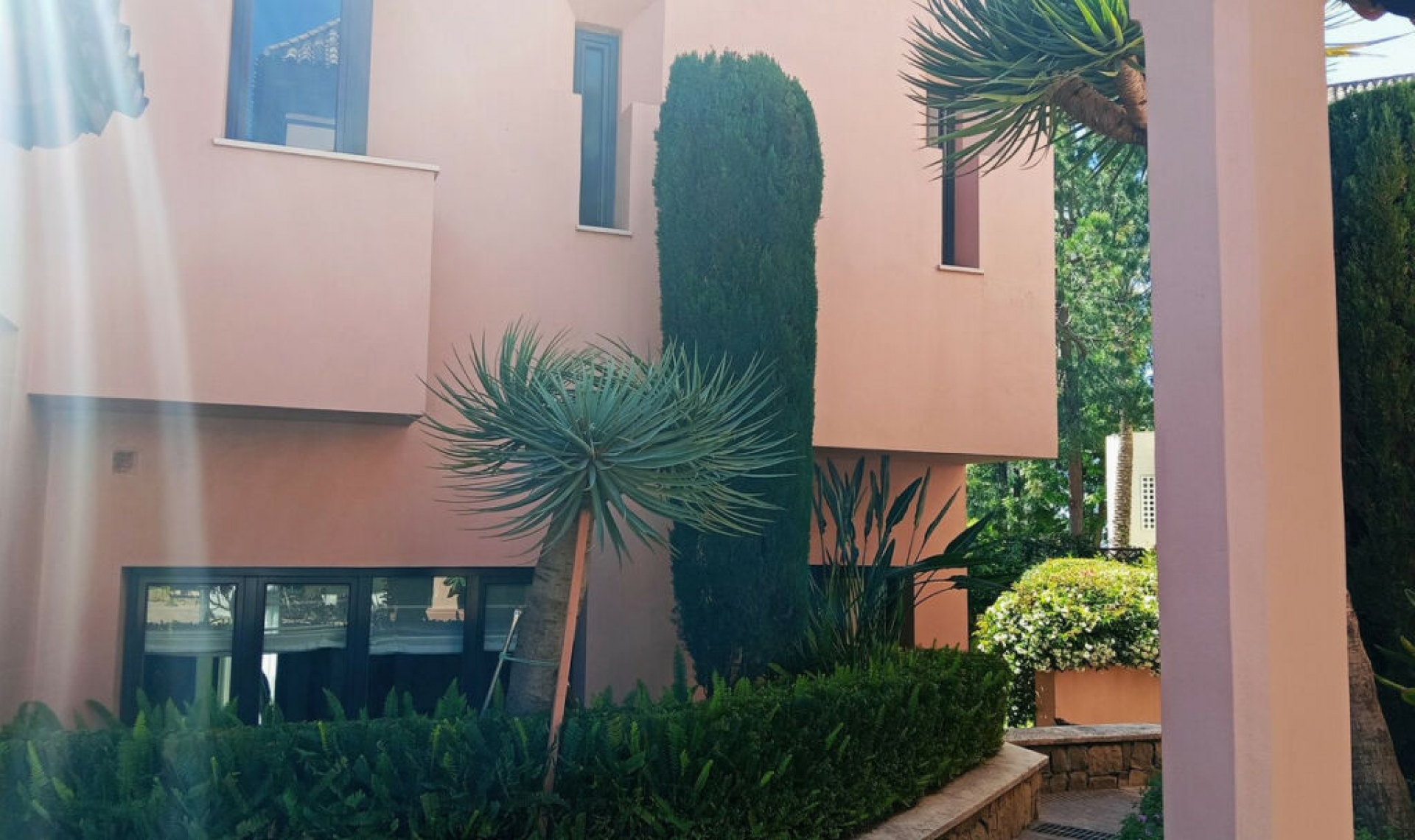 Resale - House -
Marbella