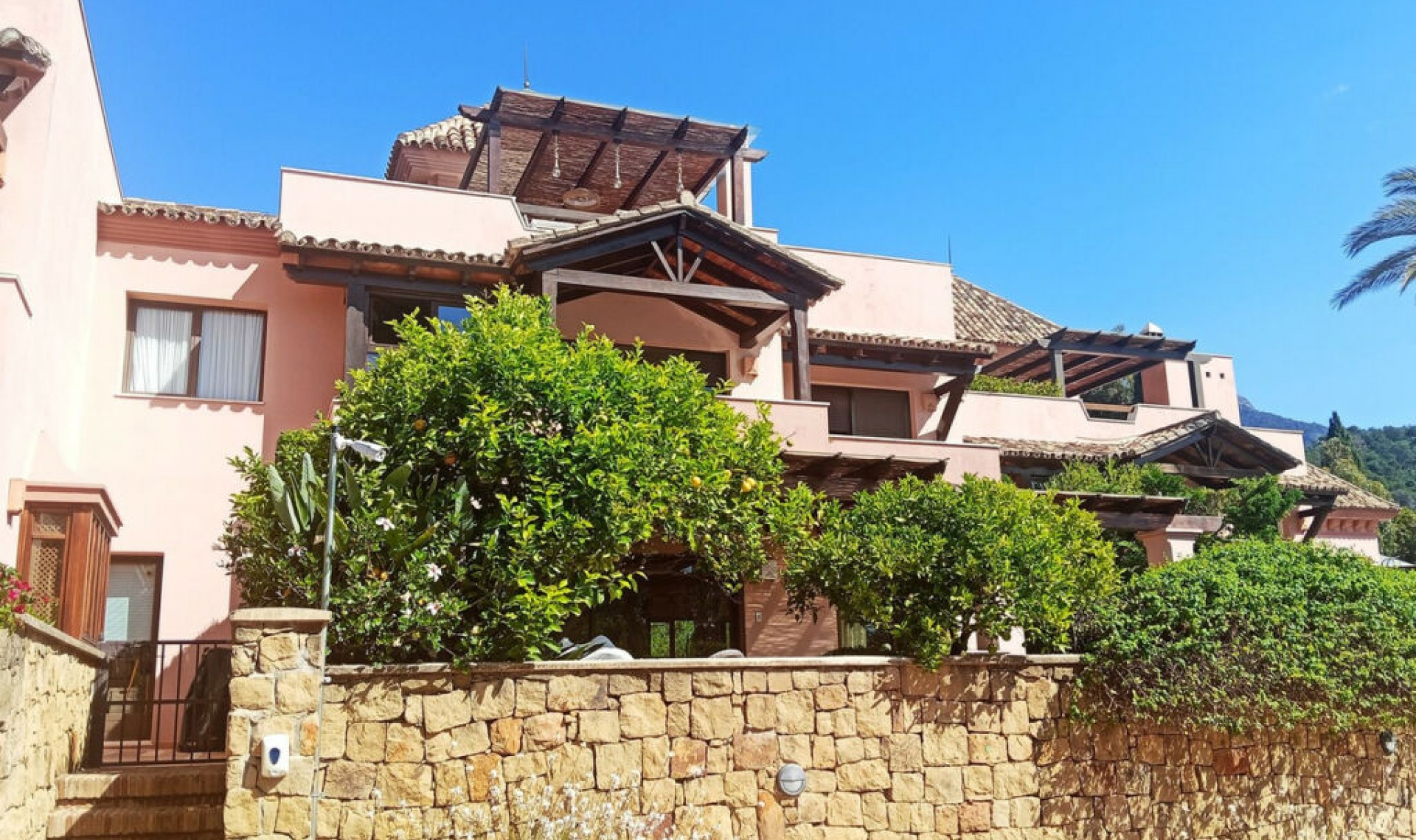 Resale - House -
Marbella