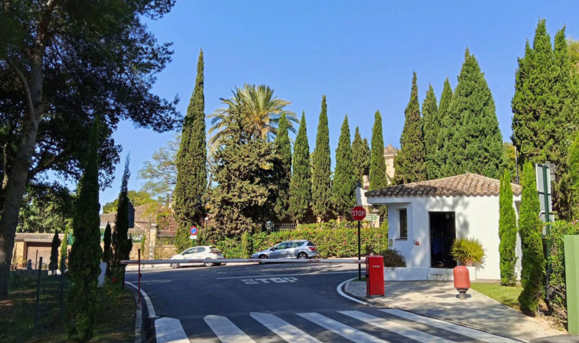 Resale - House -
Marbella