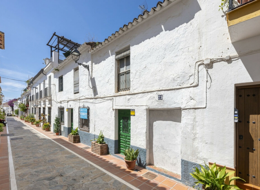 Resale - House -
Marbella