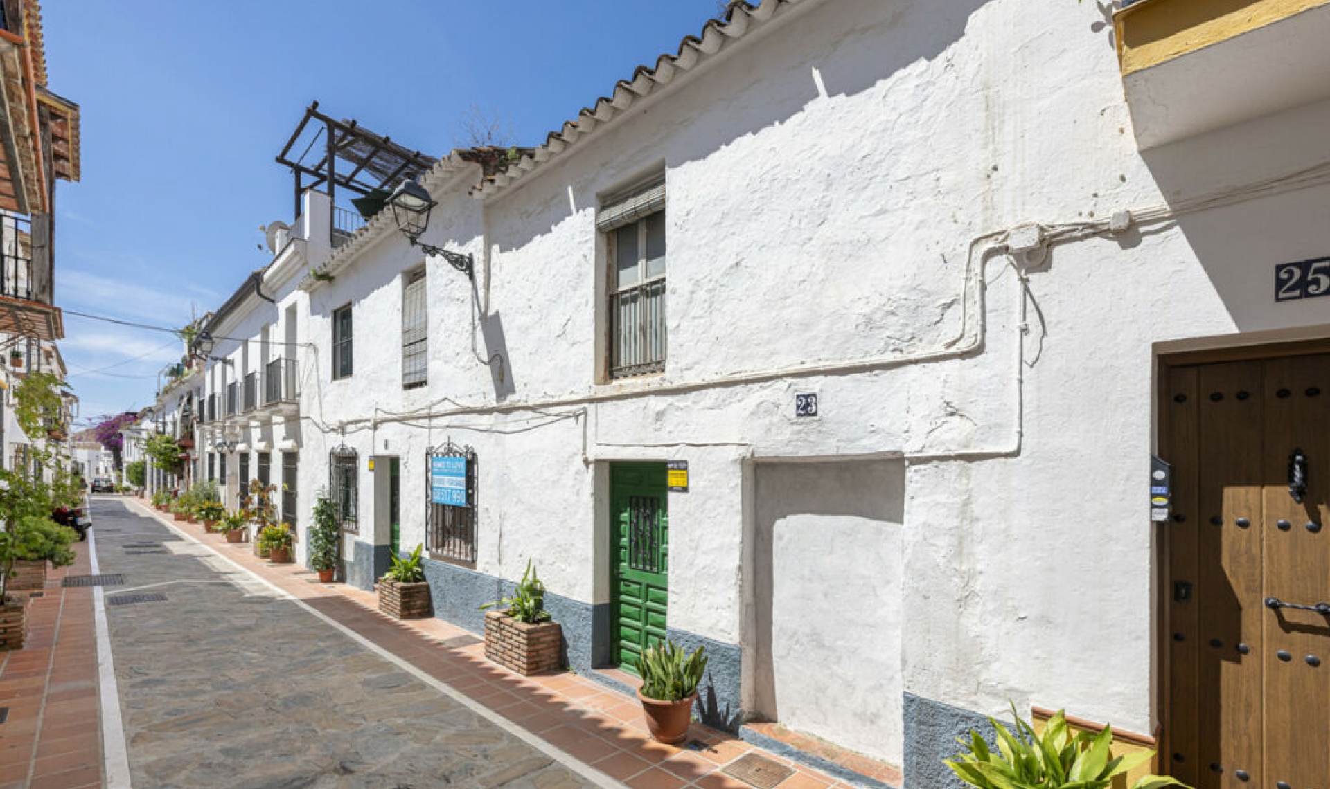 Resale - House -
Marbella