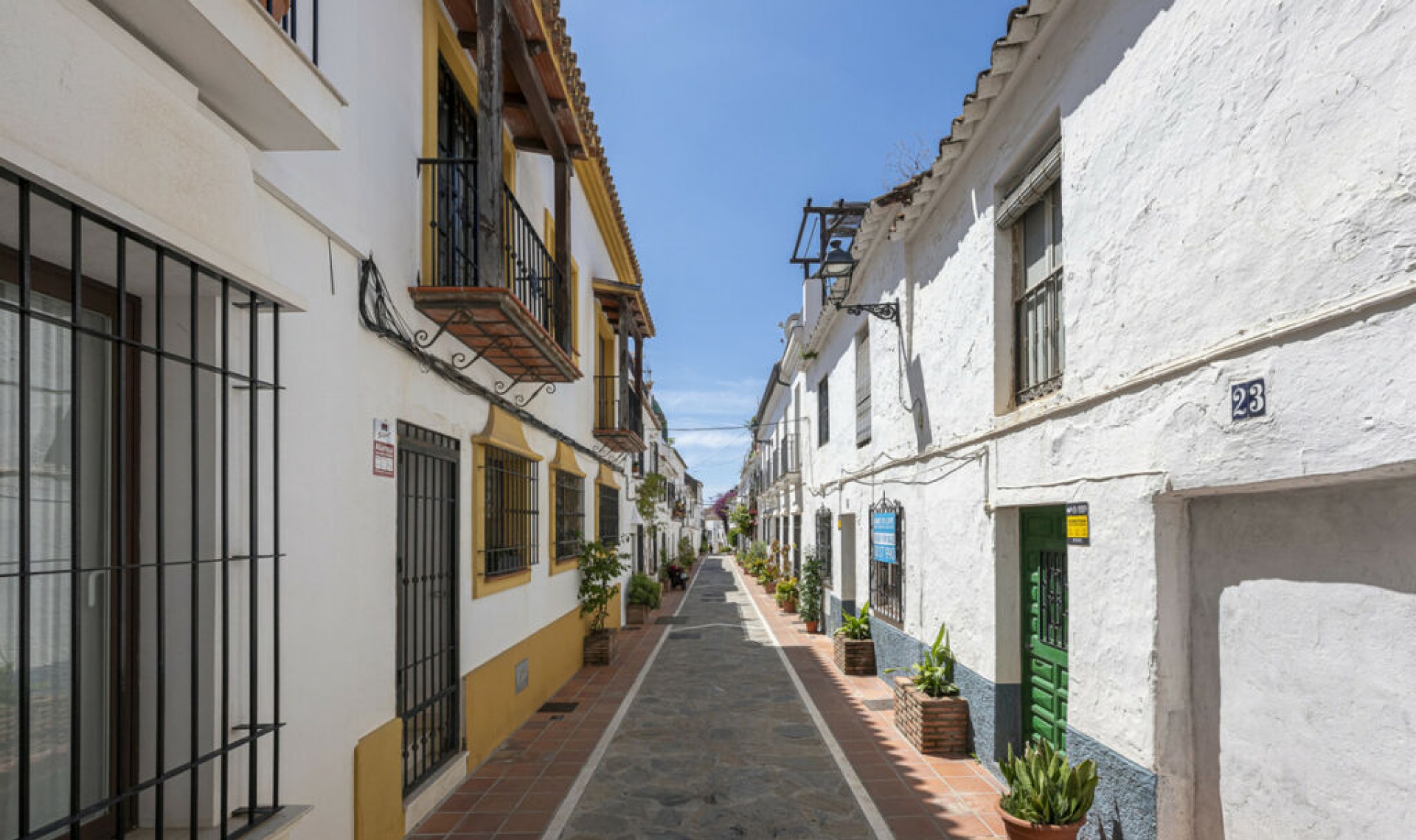 Resale - House -
Marbella