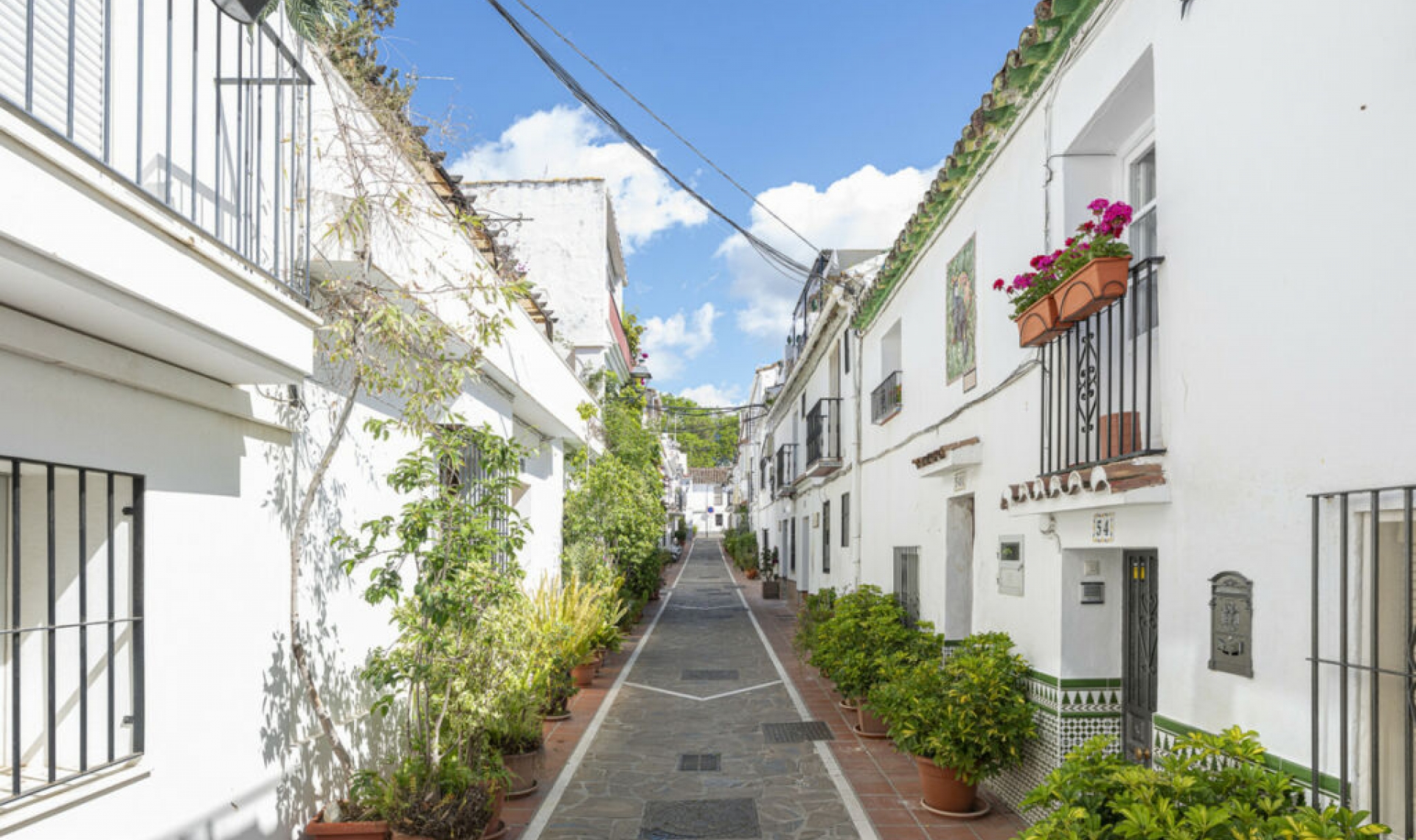 Resale - House -
Marbella