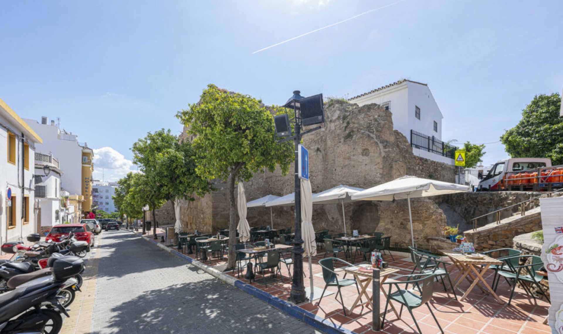 Resale - House -
Marbella