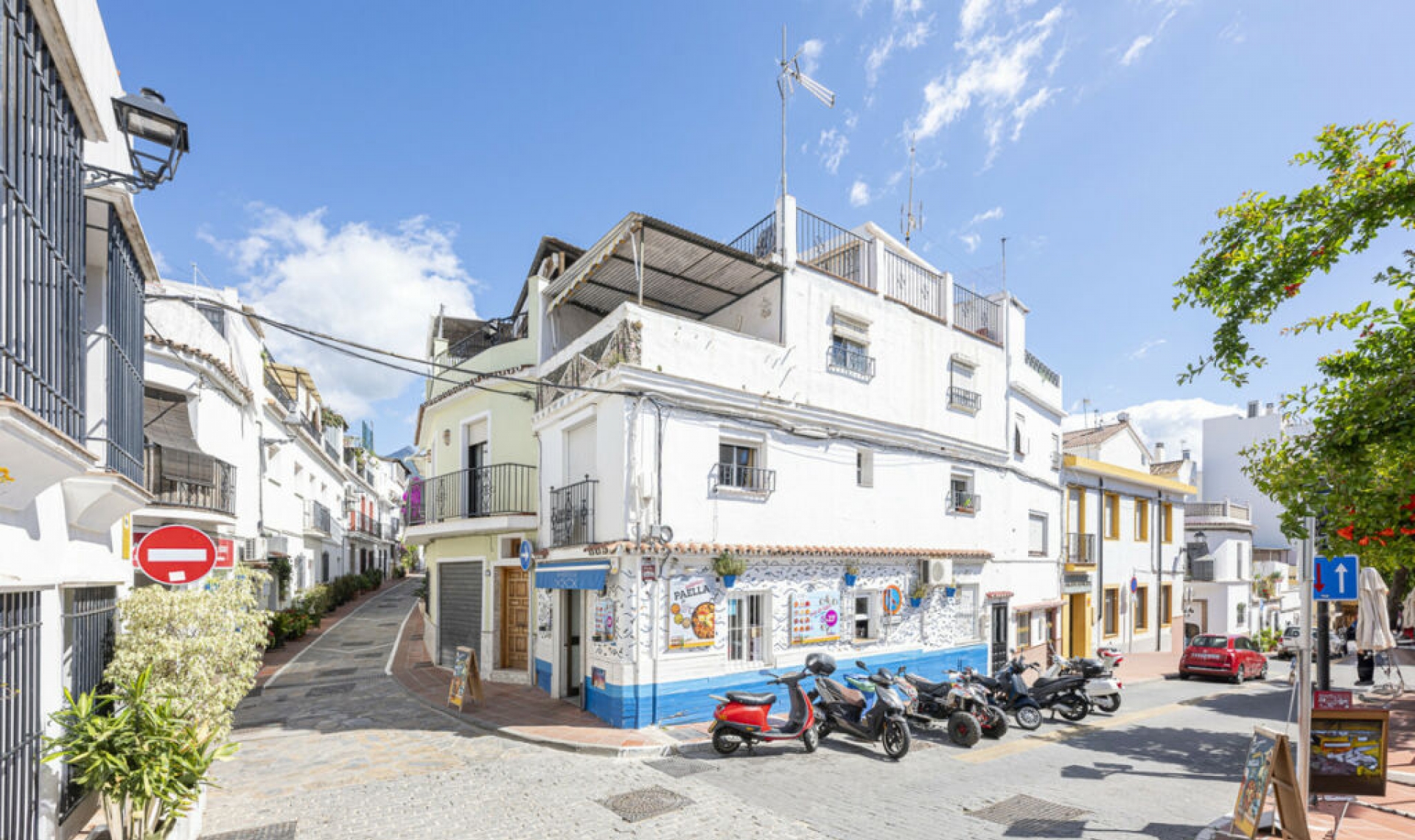 Resale - House -
Marbella