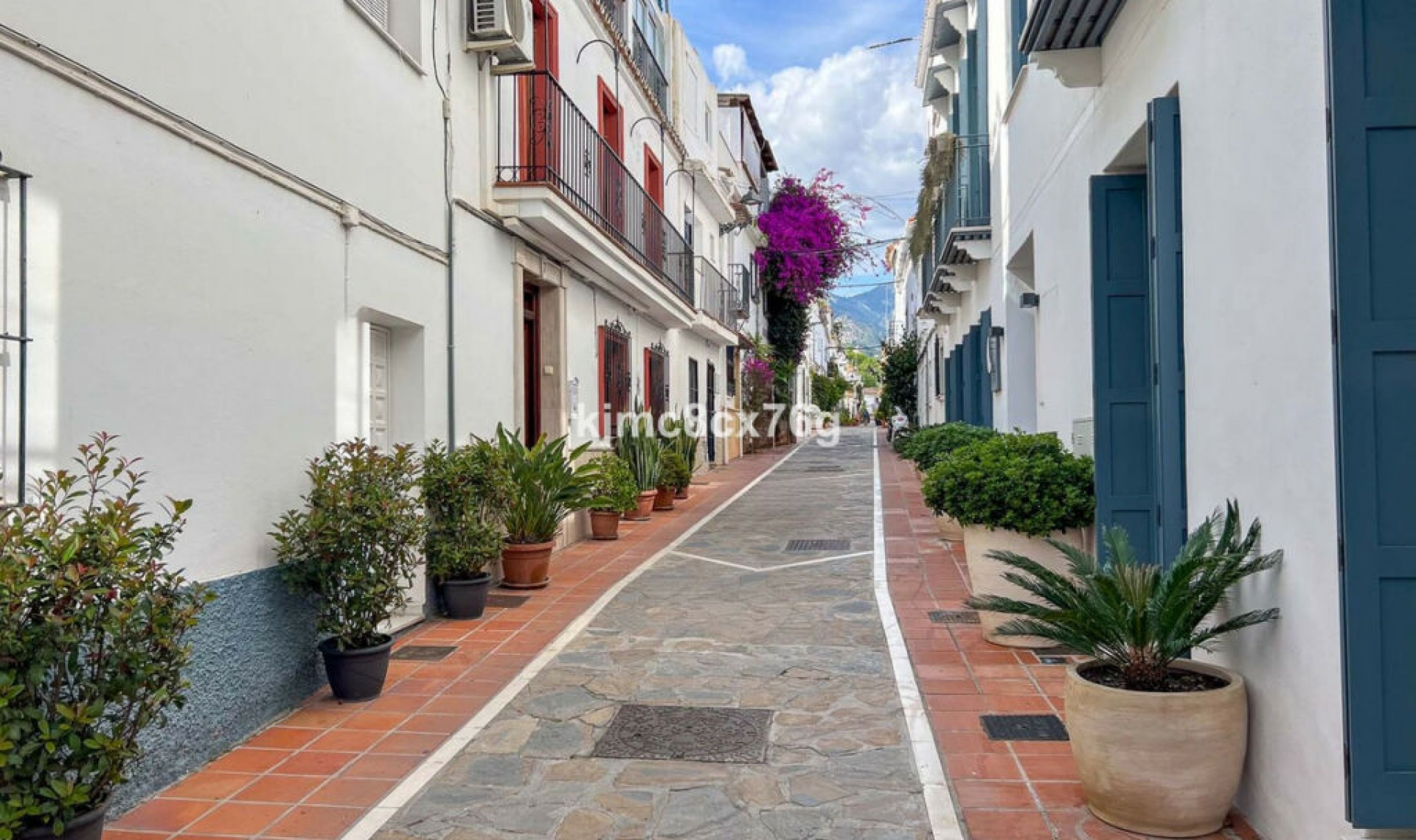 Resale - House -
Marbella