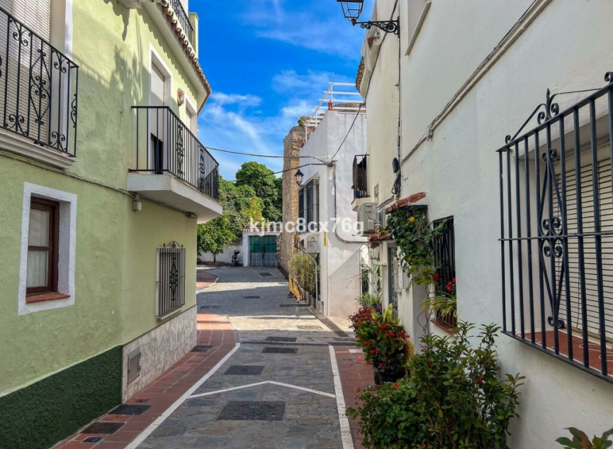 Resale - House -
Marbella