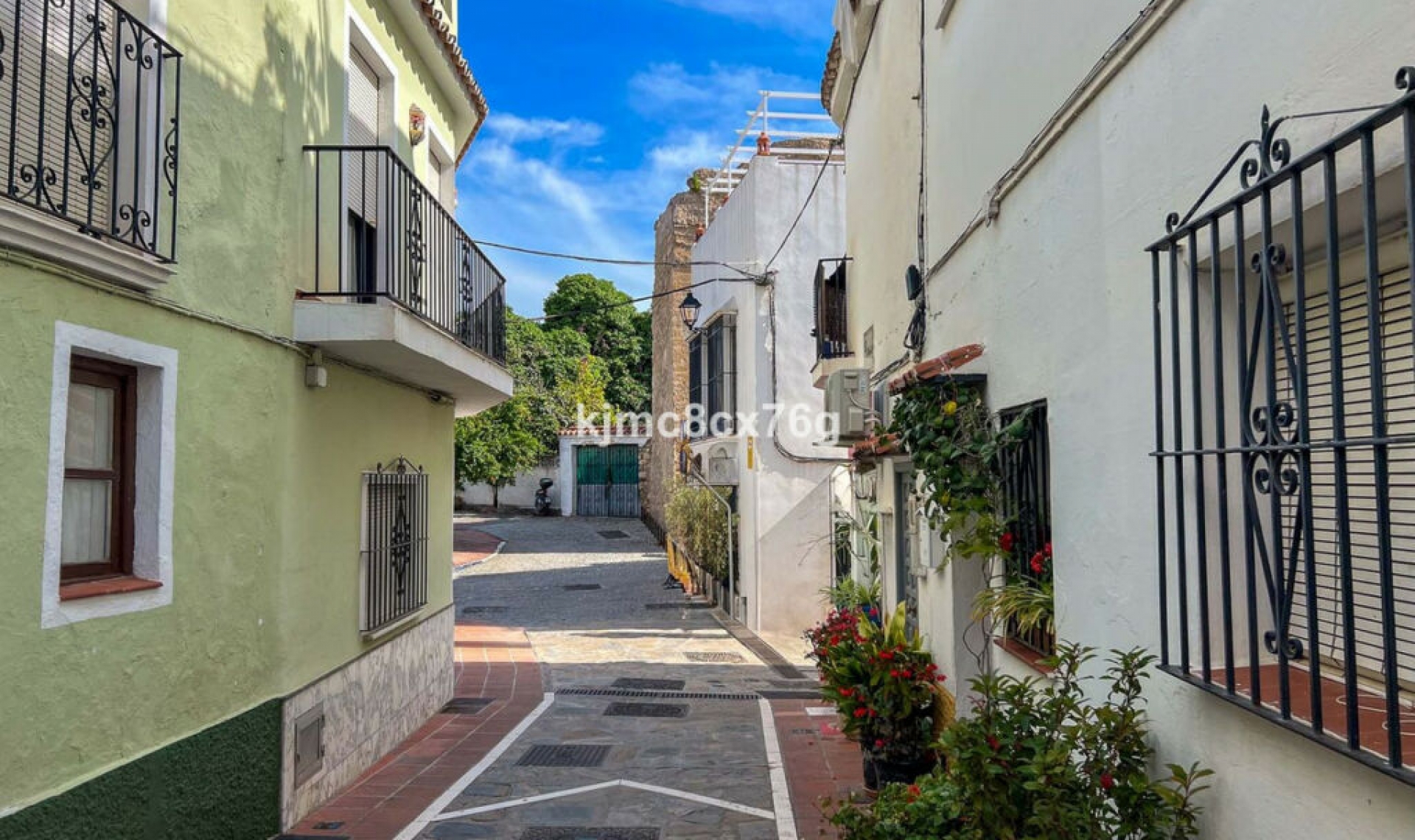 Resale - House -
Marbella