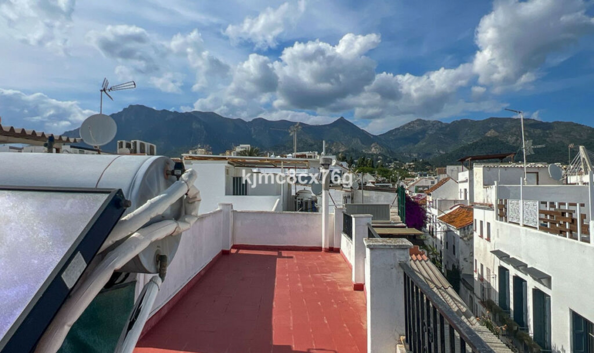 Resale - House -
Marbella